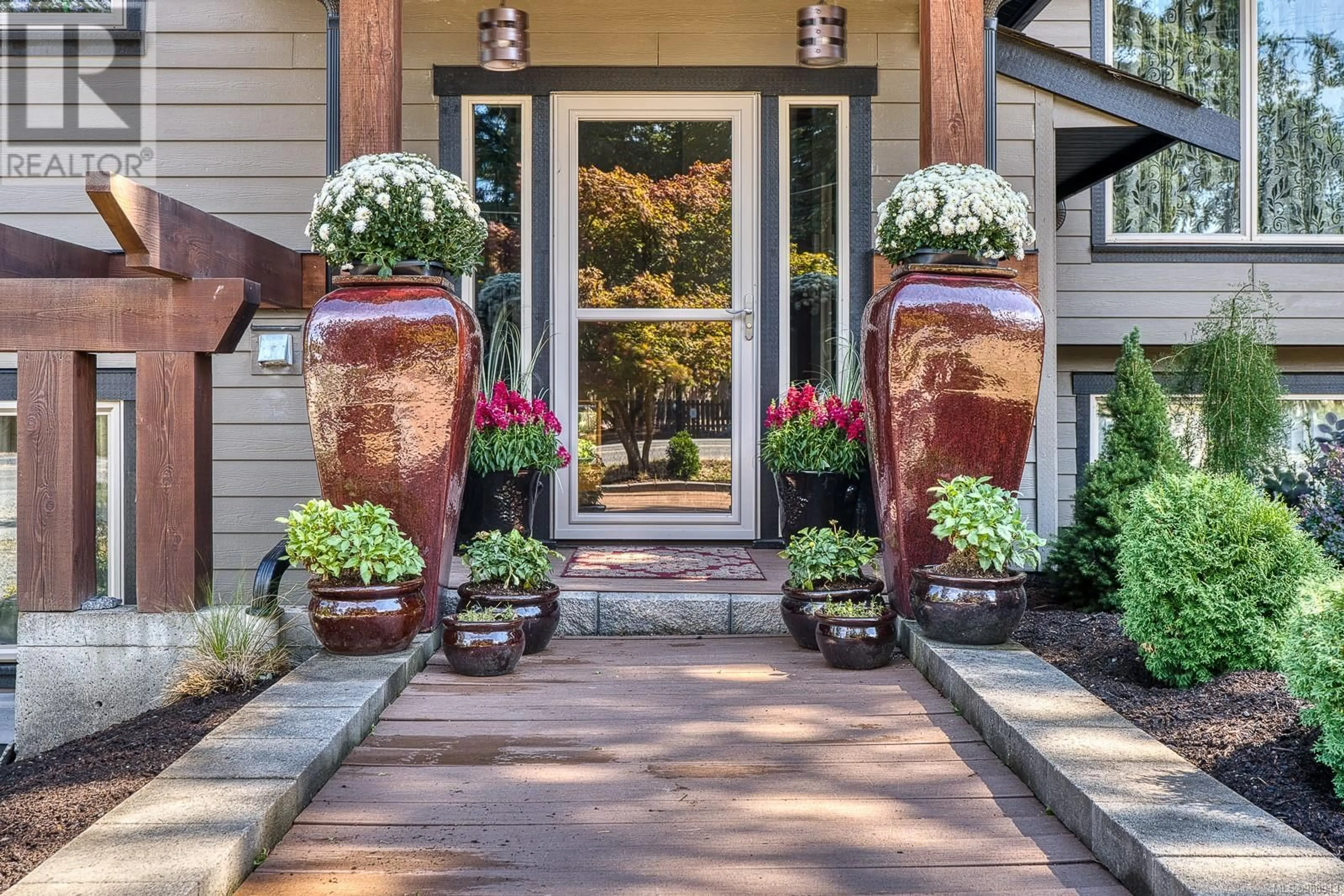 Indoor entryway for 258 Westwood Rd, Nanaimo British Columbia V9R6S4