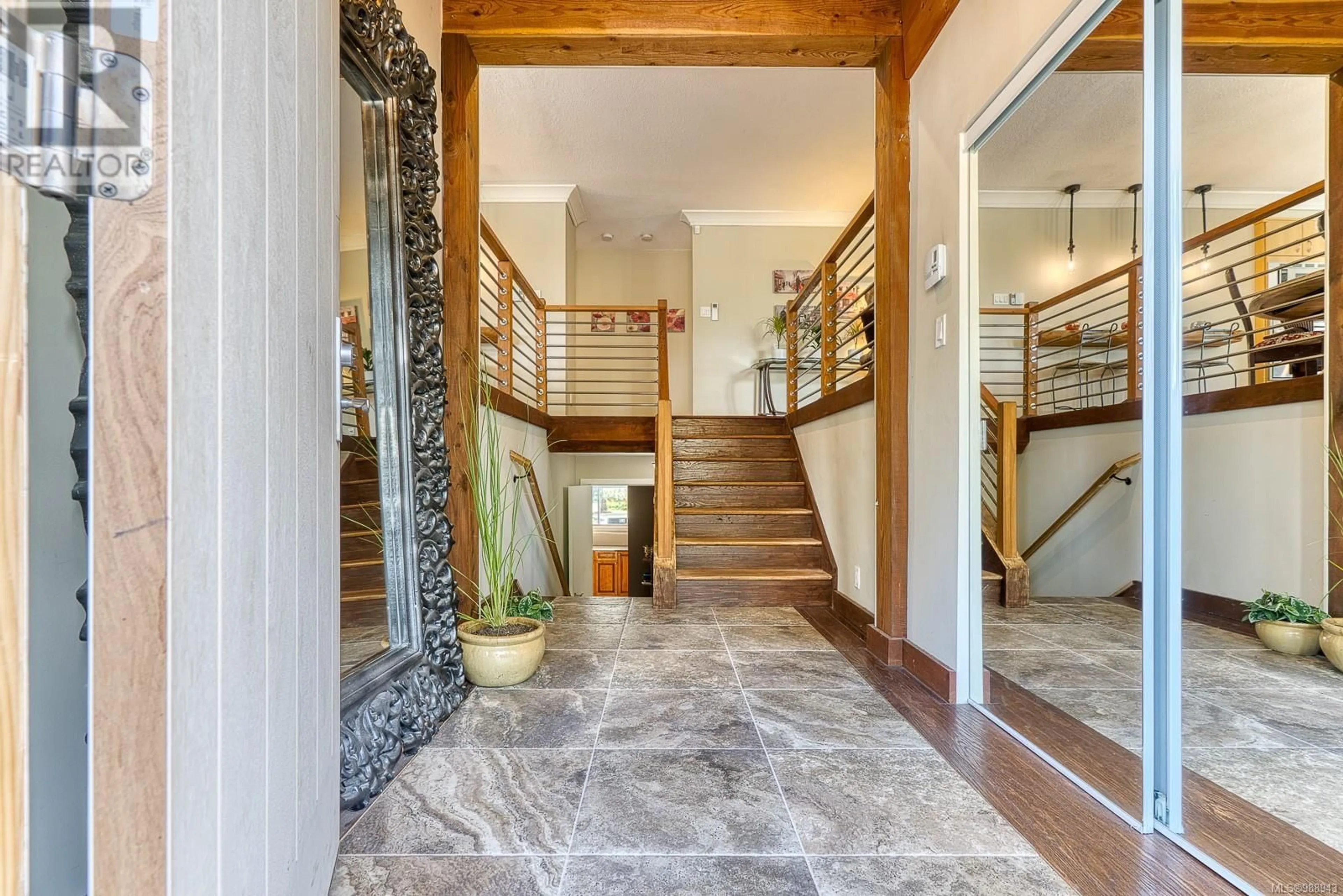 Indoor entryway for 258 Westwood Rd, Nanaimo British Columbia V9R6S4