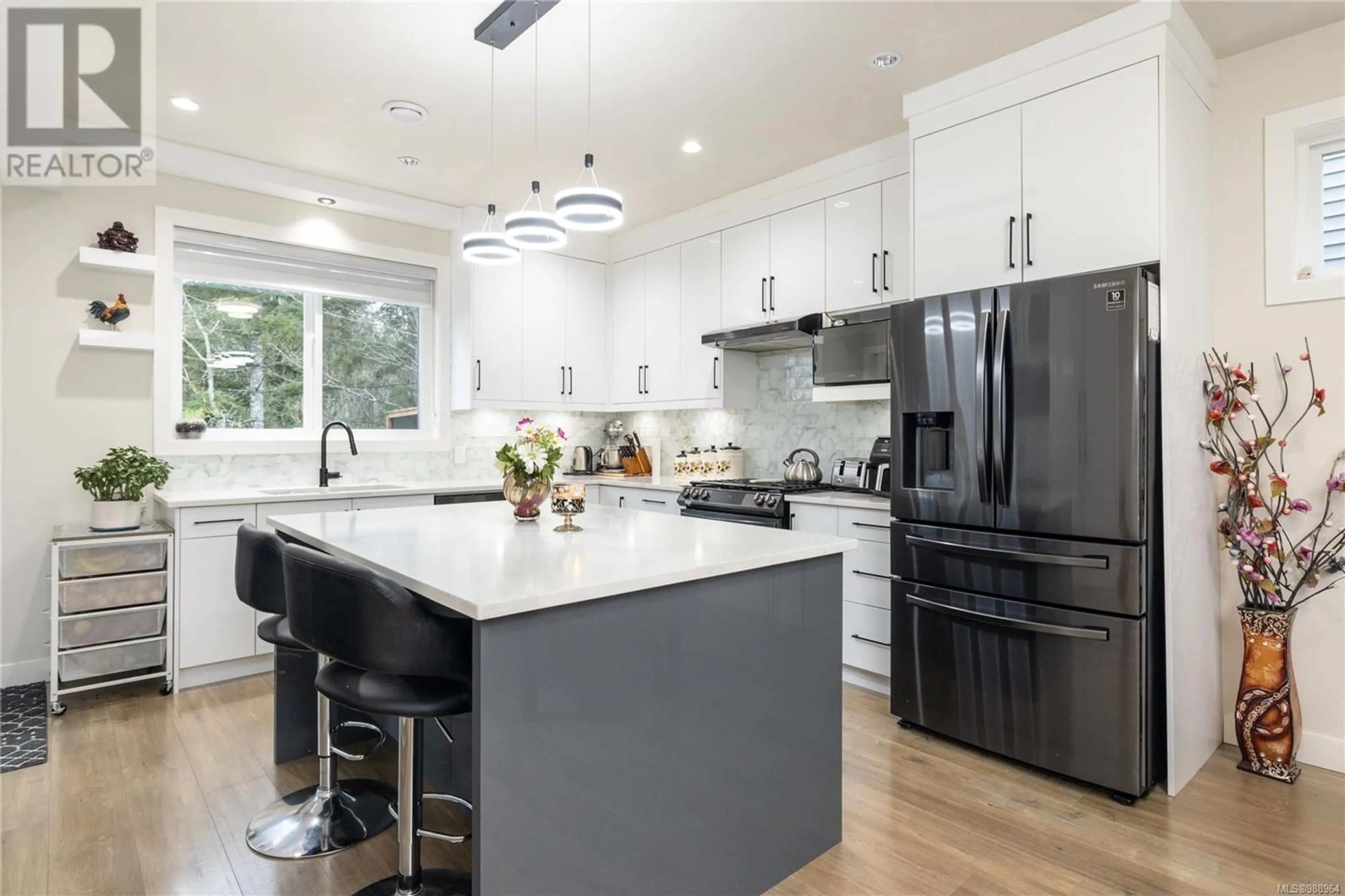 Contemporary kitchen, unknown for 1636 ROBERTA ROAD SOUTH, Nanaimo British Columbia V9X0B6