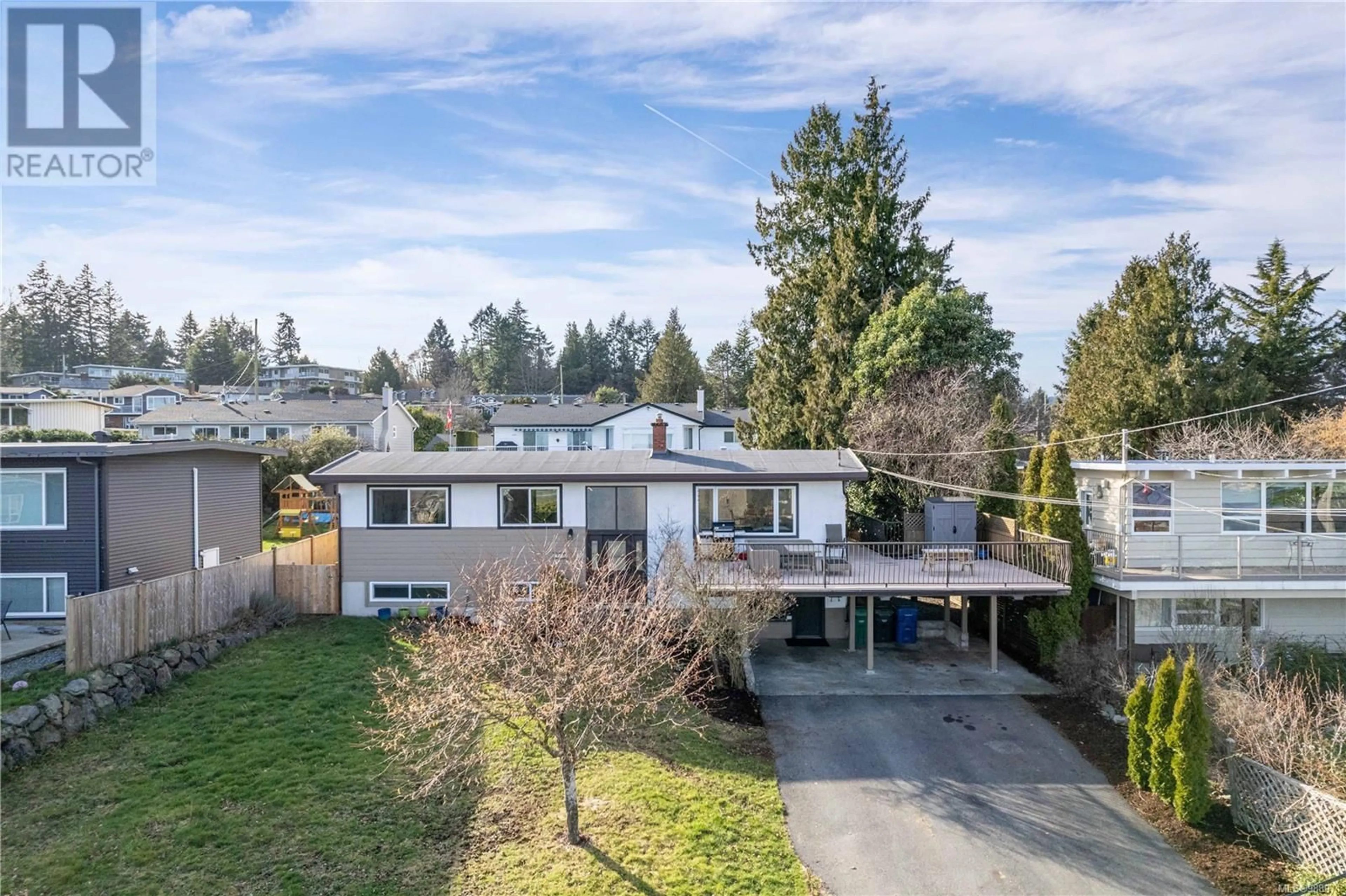 A pic from outside/outdoor area/front of a property/back of a property/a pic from drone, street for 2575 Glenayr Dr, Nanaimo British Columbia V9S3R9