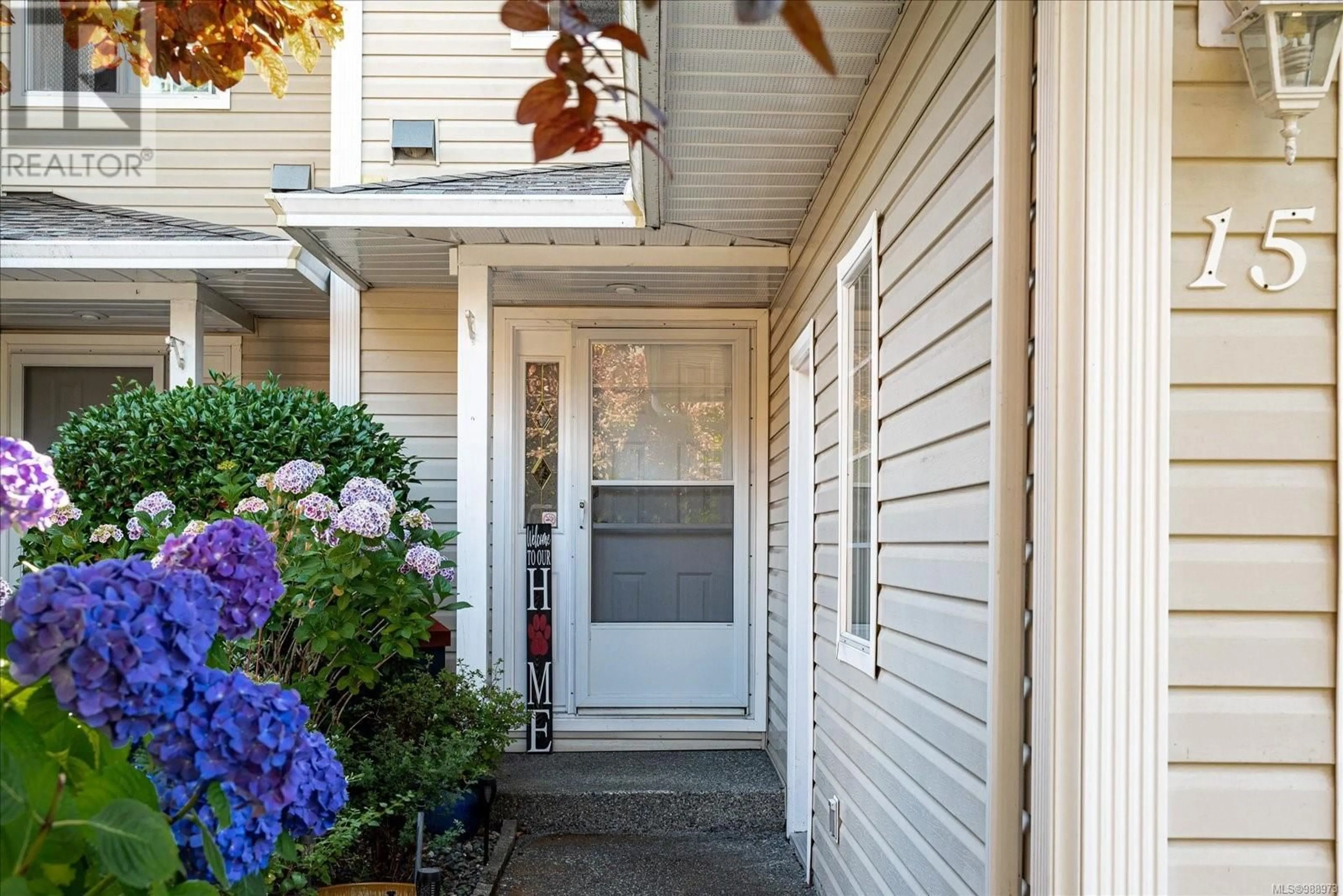 Indoor entryway for 15 3250 Ross Rd, Nanaimo British Columbia V9T2S4