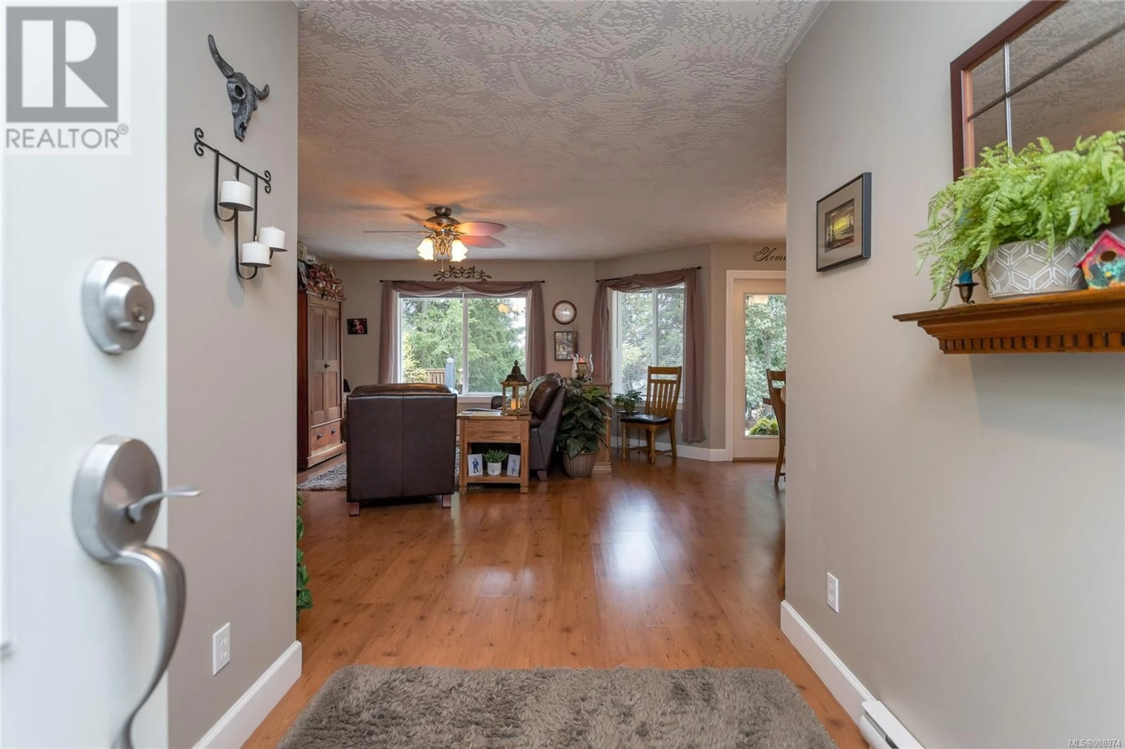 Indoor foyer for 3048 Henry Rd, Chemainus British Columbia V0R1K5