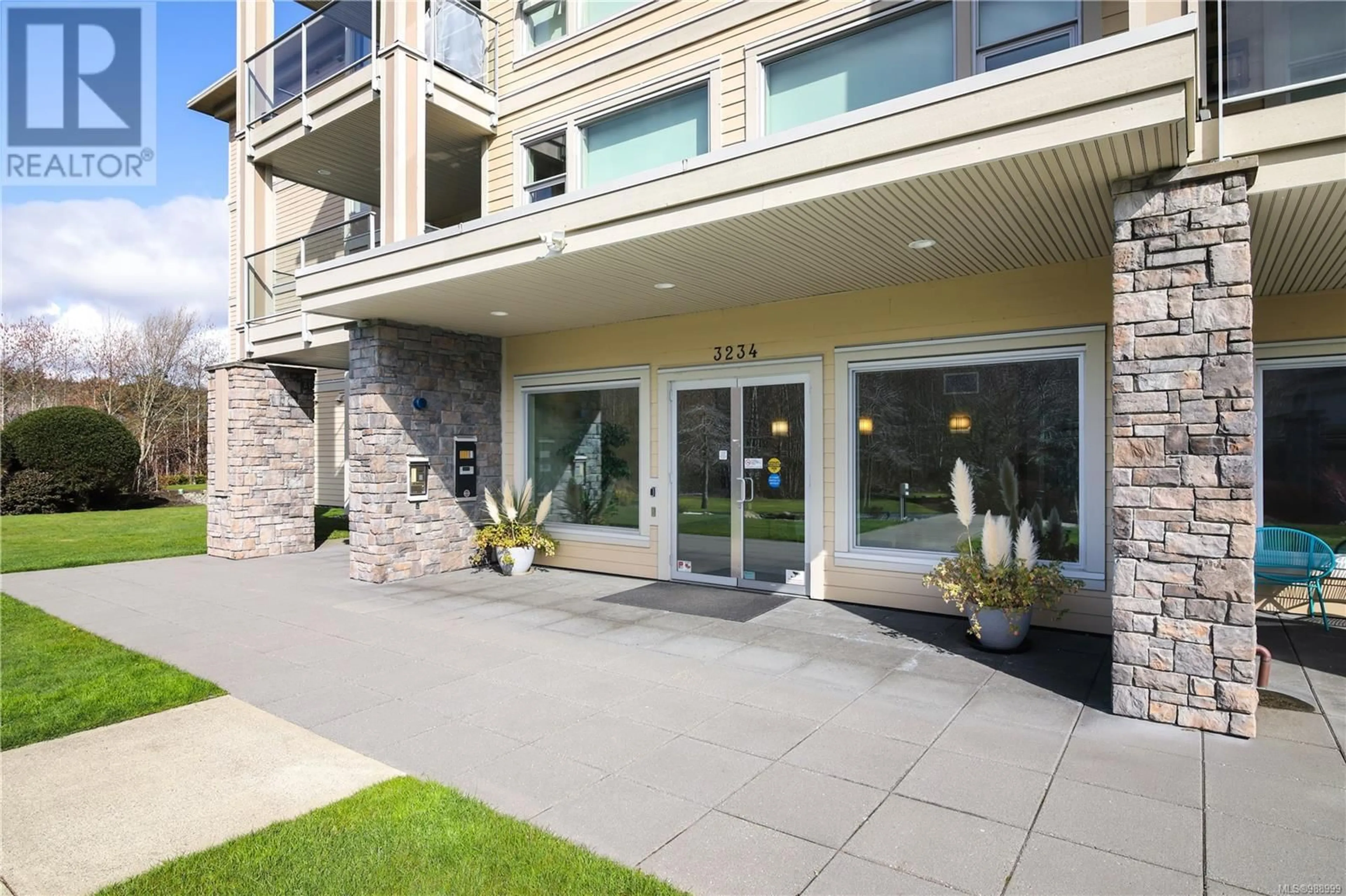 Patio, building for 203 - 3234 HOLGATE LANE, Colwood British Columbia V9C0A6