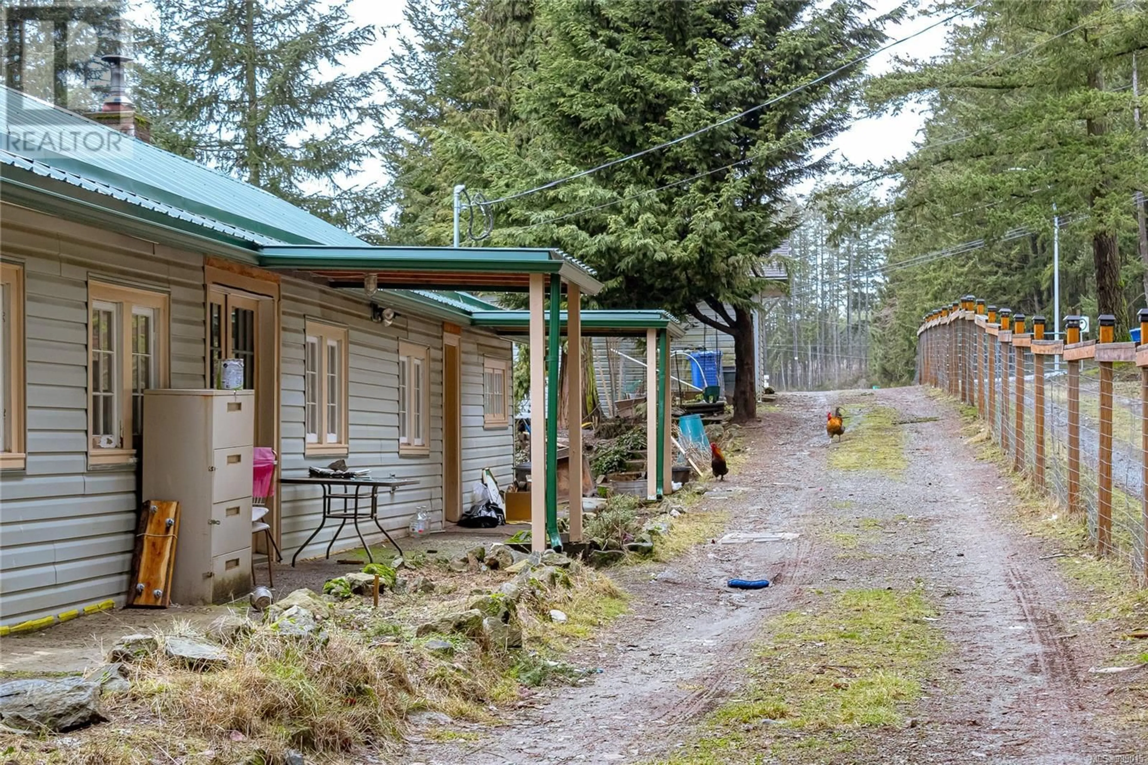 Patio, unknown for 655 TRANS CANADA HIGHWAY, Malahat British Columbia V0R2L0