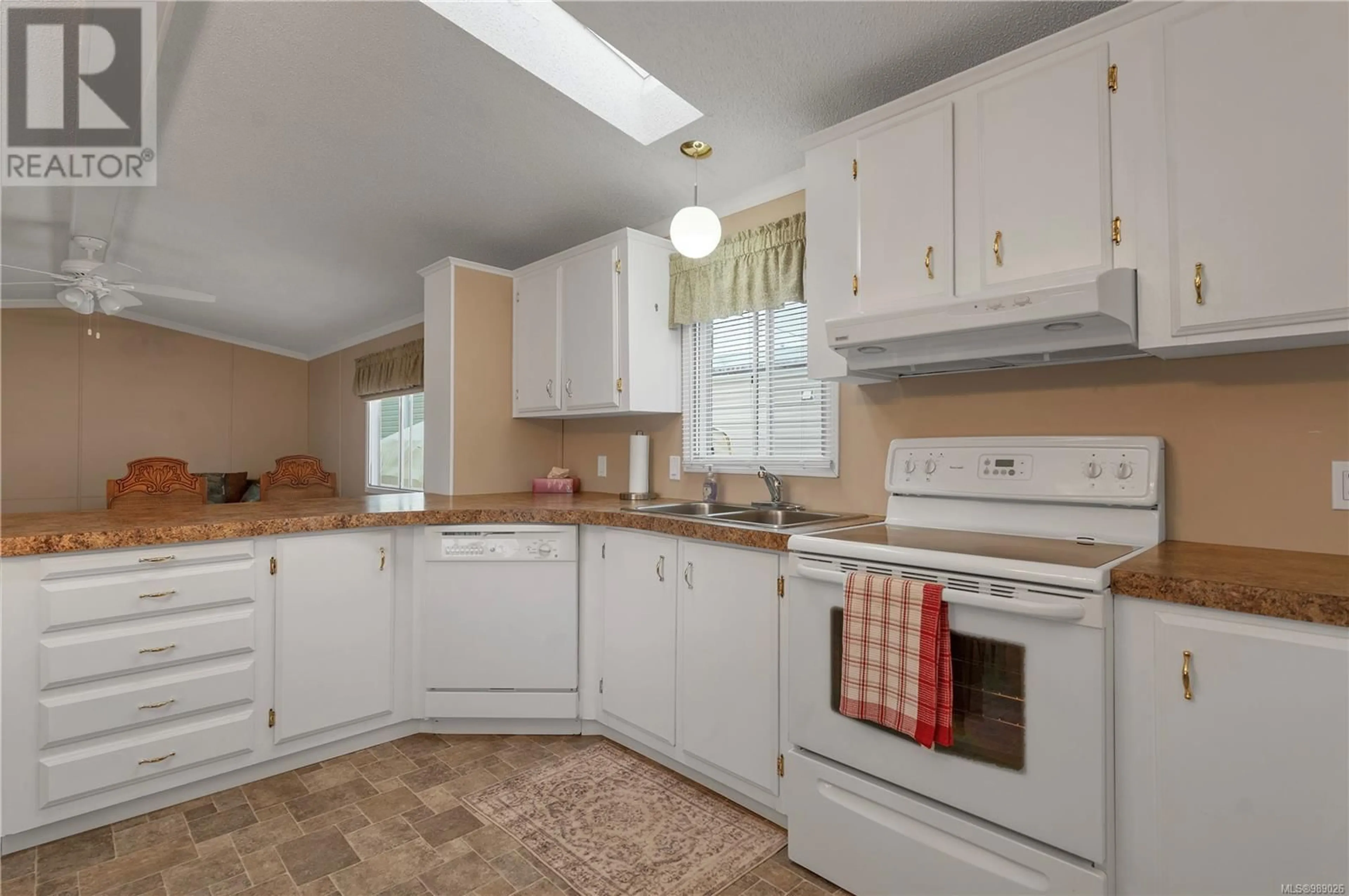 Standard kitchen, unknown for 45 2520 Quinsam Rd, Campbell River British Columbia V9W4N4