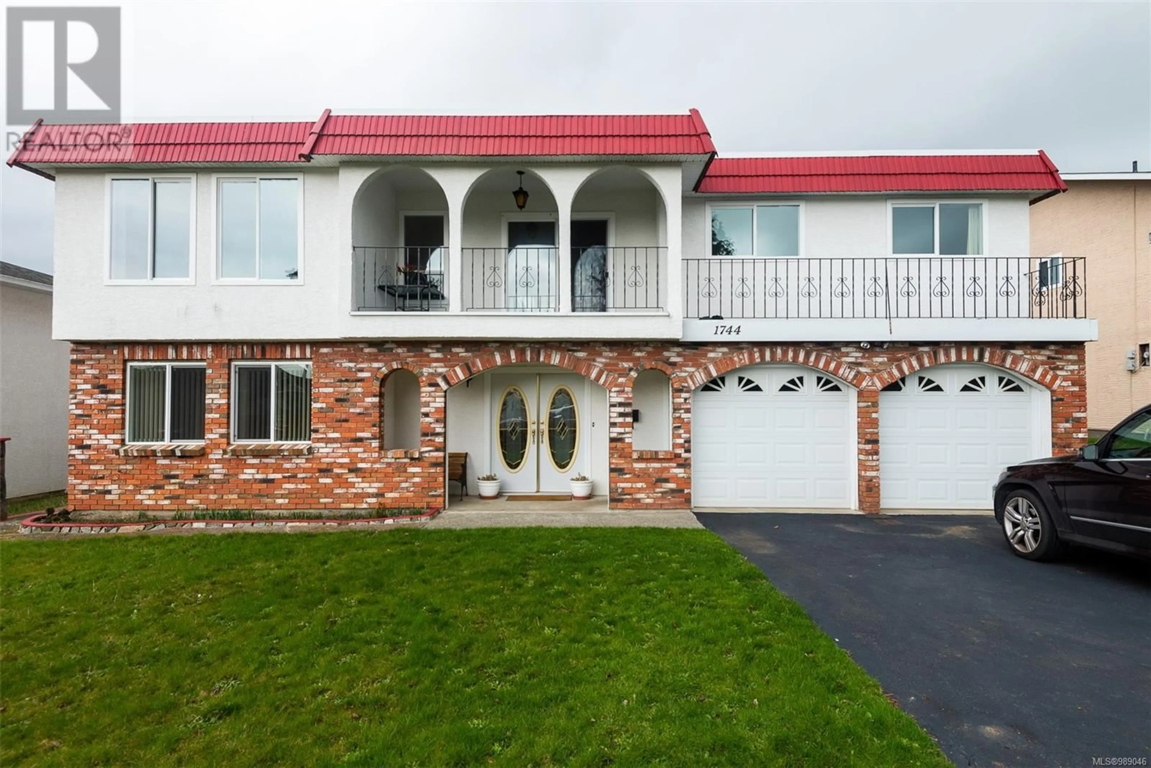Home with vinyl exterior material, unknown for 1744 TRIEST CRESCENT, Saanich British Columbia V8N4W8