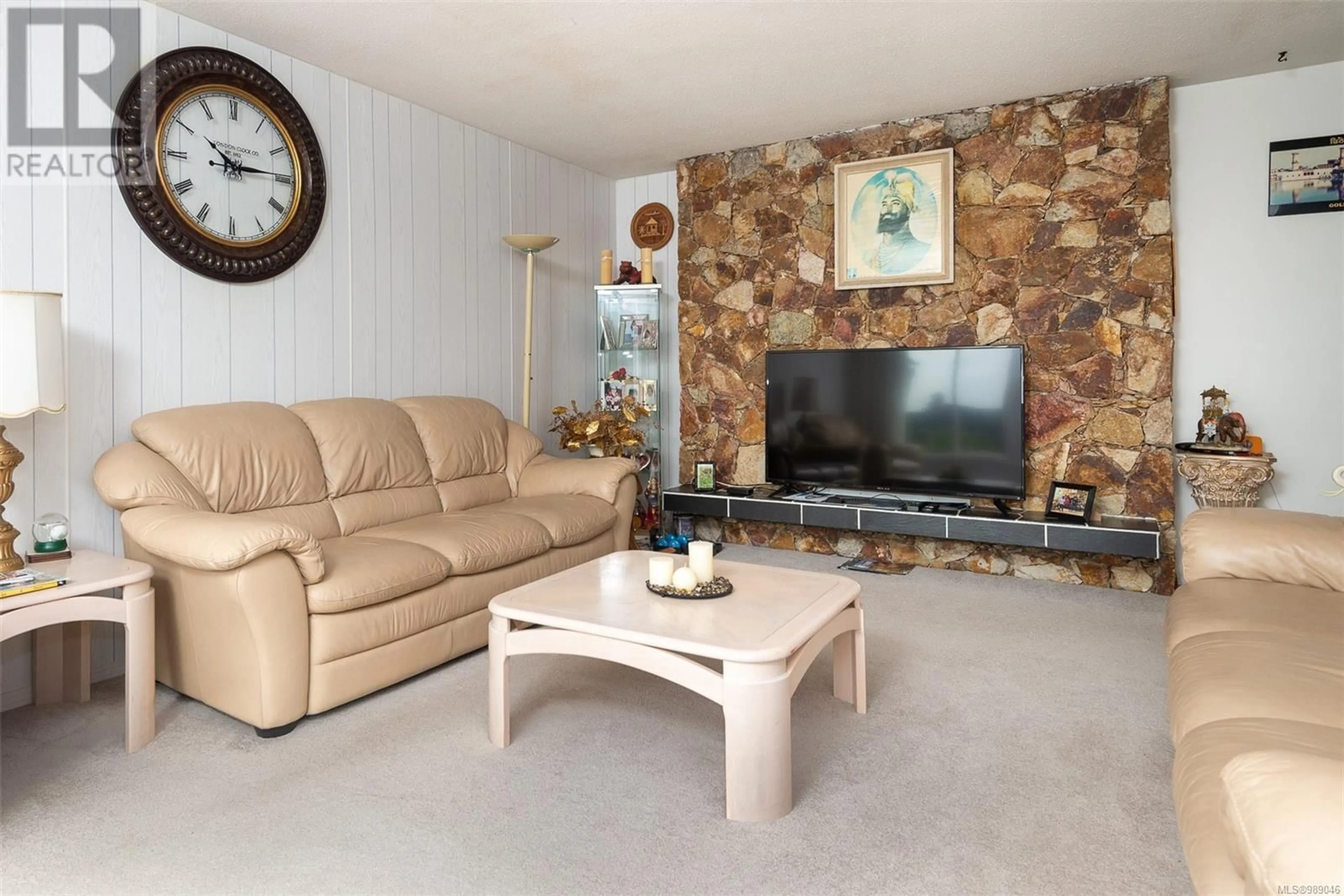 Living room with furniture, ceramic/tile floor for 1744 TRIEST CRESCENT, Saanich British Columbia V8N4W8