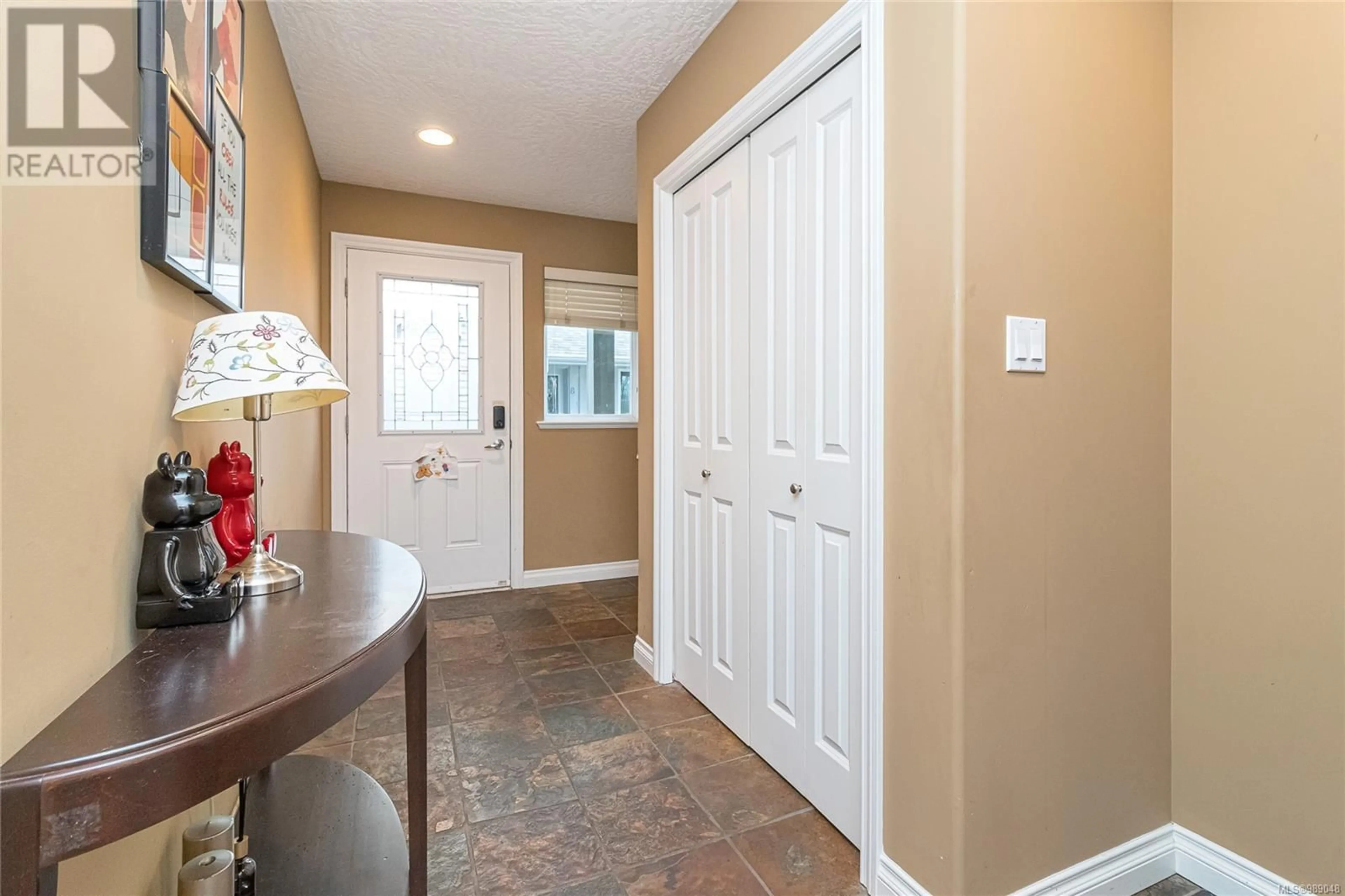 Indoor entryway for 10 1405 Mallek Cres, Victoria British Columbia V8T0A3