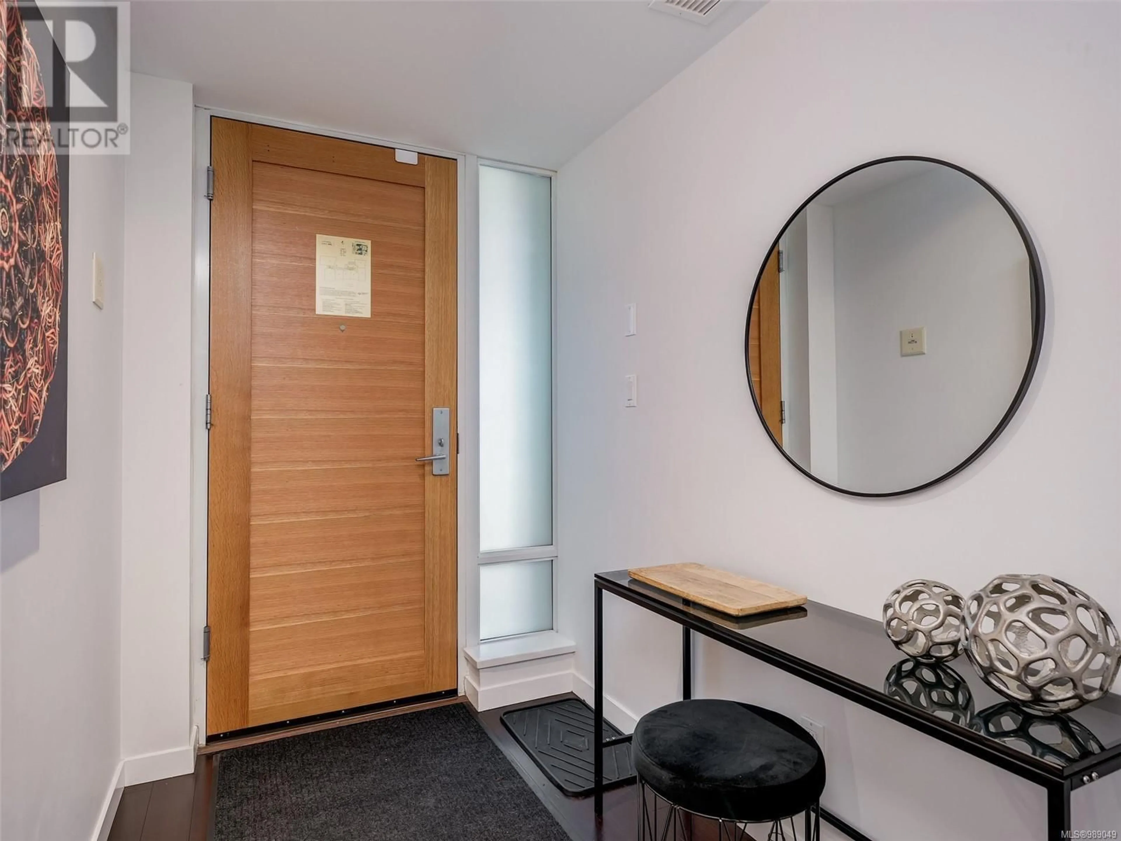 Indoor entryway for 506 - 708 BURDETT AVENUE, Victoria British Columbia V8W0A8