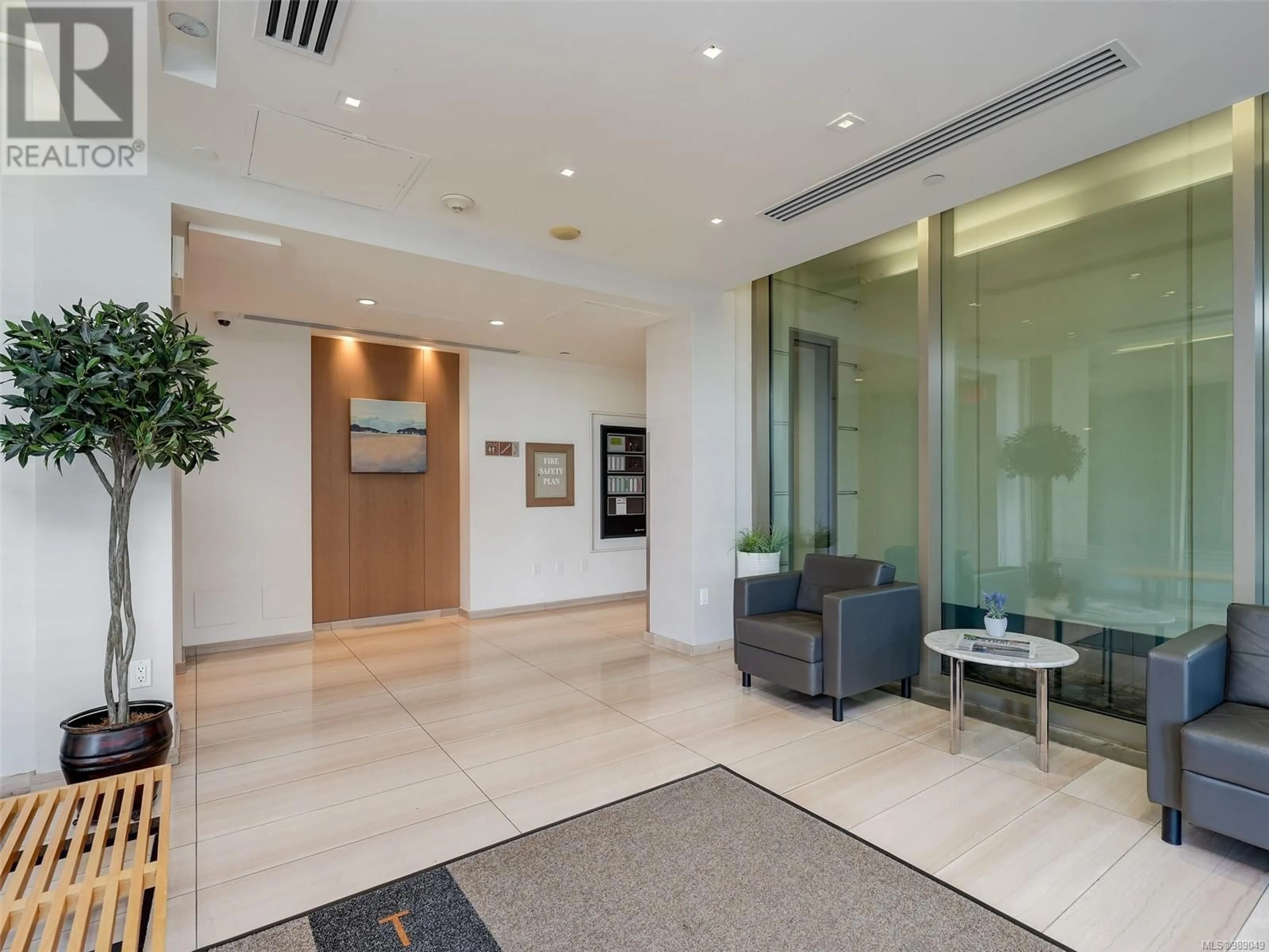 Indoor foyer for 506 708 Burdett Ave, Victoria British Columbia V8W0A8