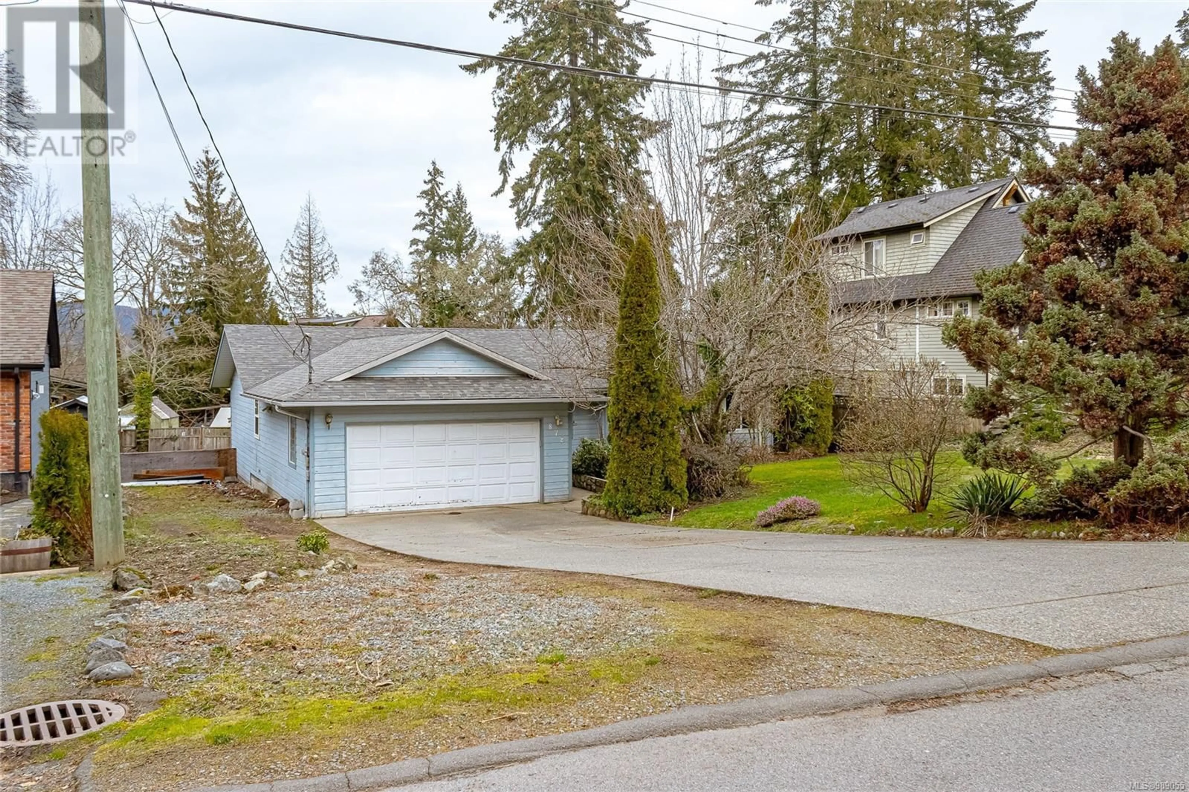 A pic from outside/outdoor area/front of a property/back of a property/a pic from drone, street for 872 BRENTWOOD HEIGHTS, Central Saanich British Columbia V8M1A8