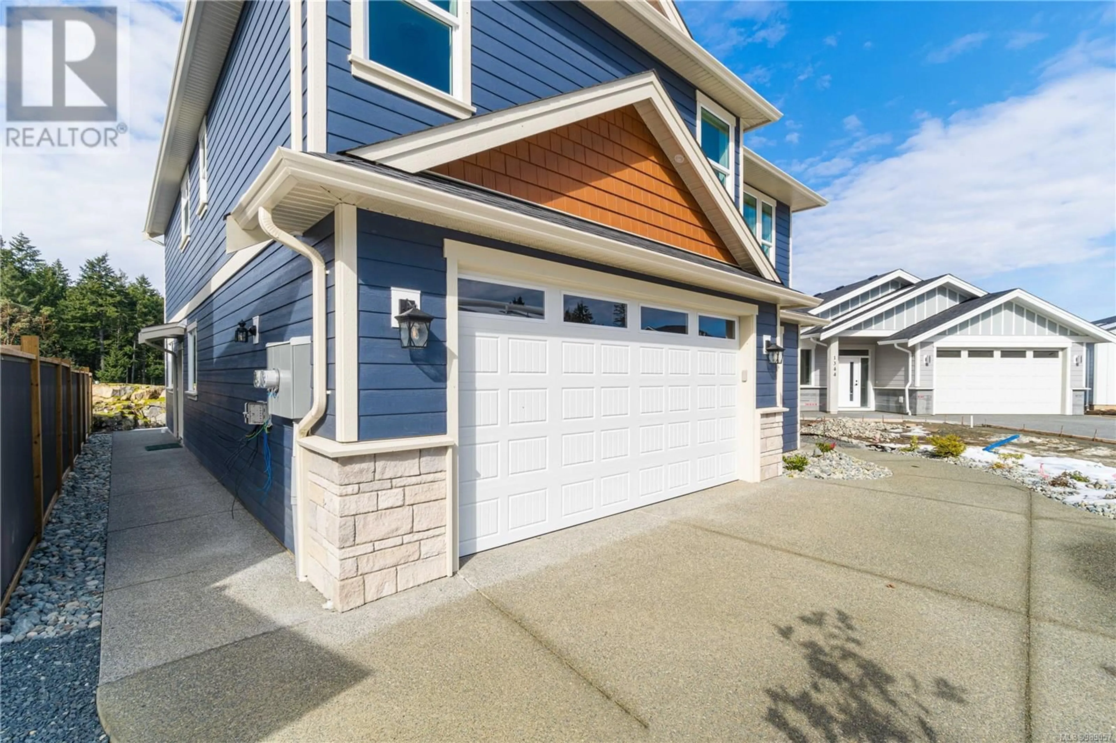 Home with vinyl exterior material, street for 1348 Langara Dr, Nanaimo British Columbia V9R6A8