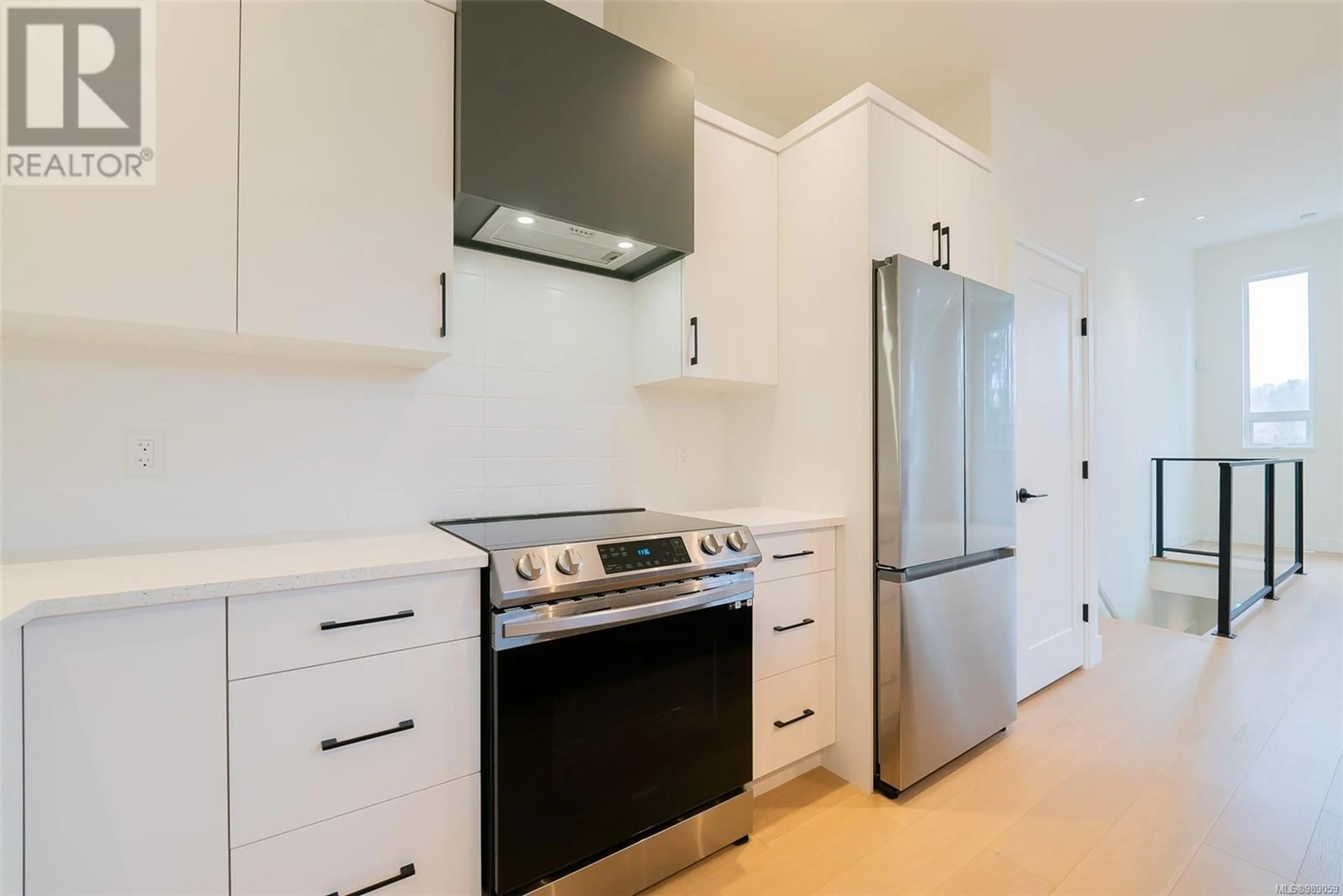 Standard kitchen, unknown for 111 RAVEN WAY, Ladysmith British Columbia V9G0C2