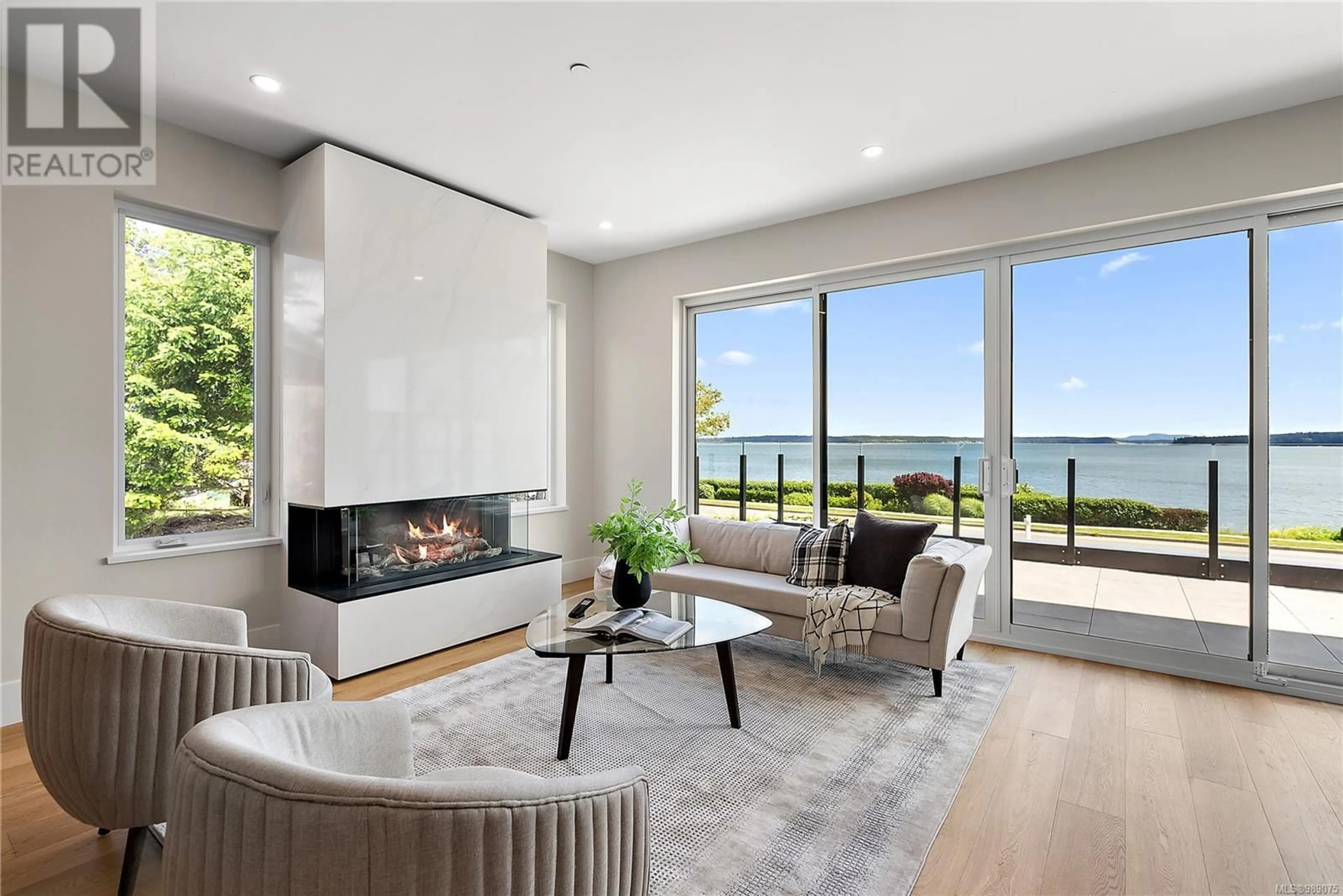 Living room with furniture, unknown for 2 - 9360 LOCHSIDE DRIVE, Sidney British Columbia V8L1N7