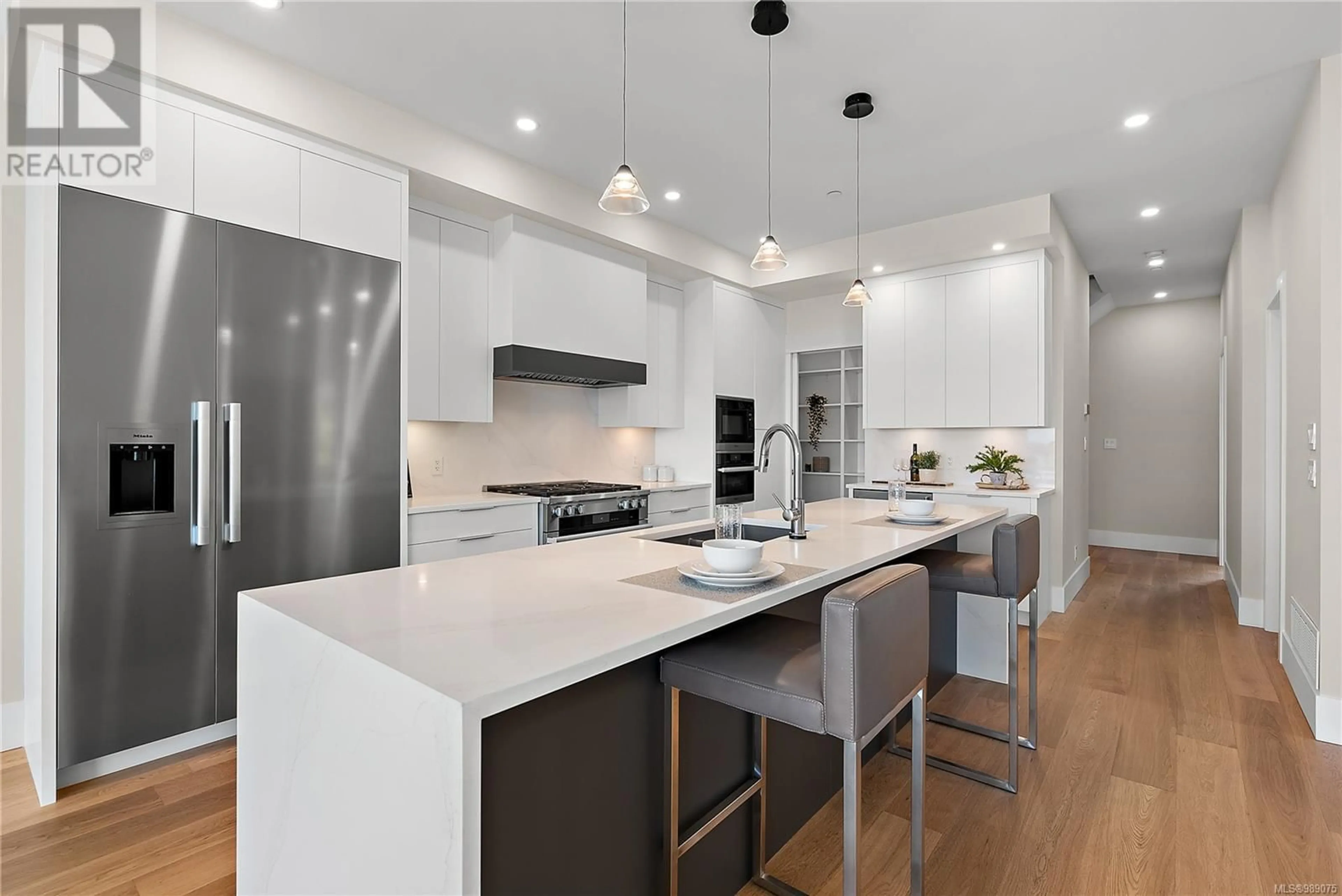 Contemporary kitchen, unknown for 2 - 9360 LOCHSIDE DRIVE, Sidney British Columbia V8L1N7