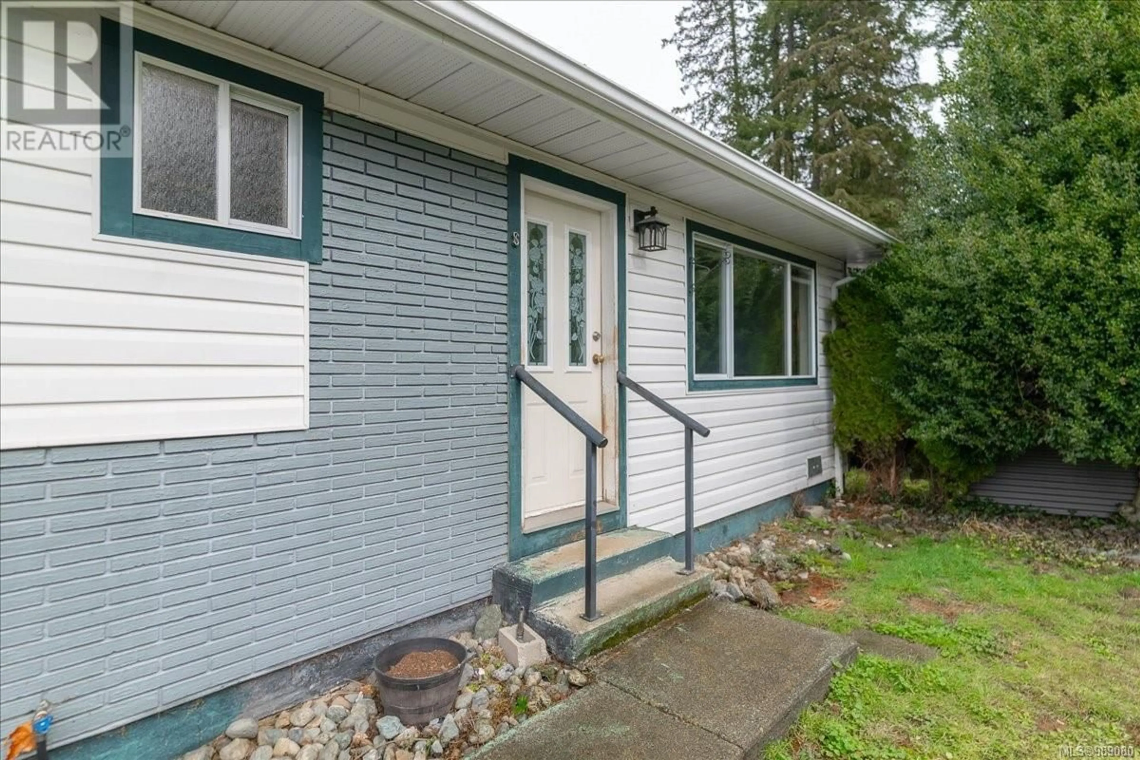 Home with vinyl exterior material, street for 3071 Baker Rd, Duncan British Columbia V9L1K8