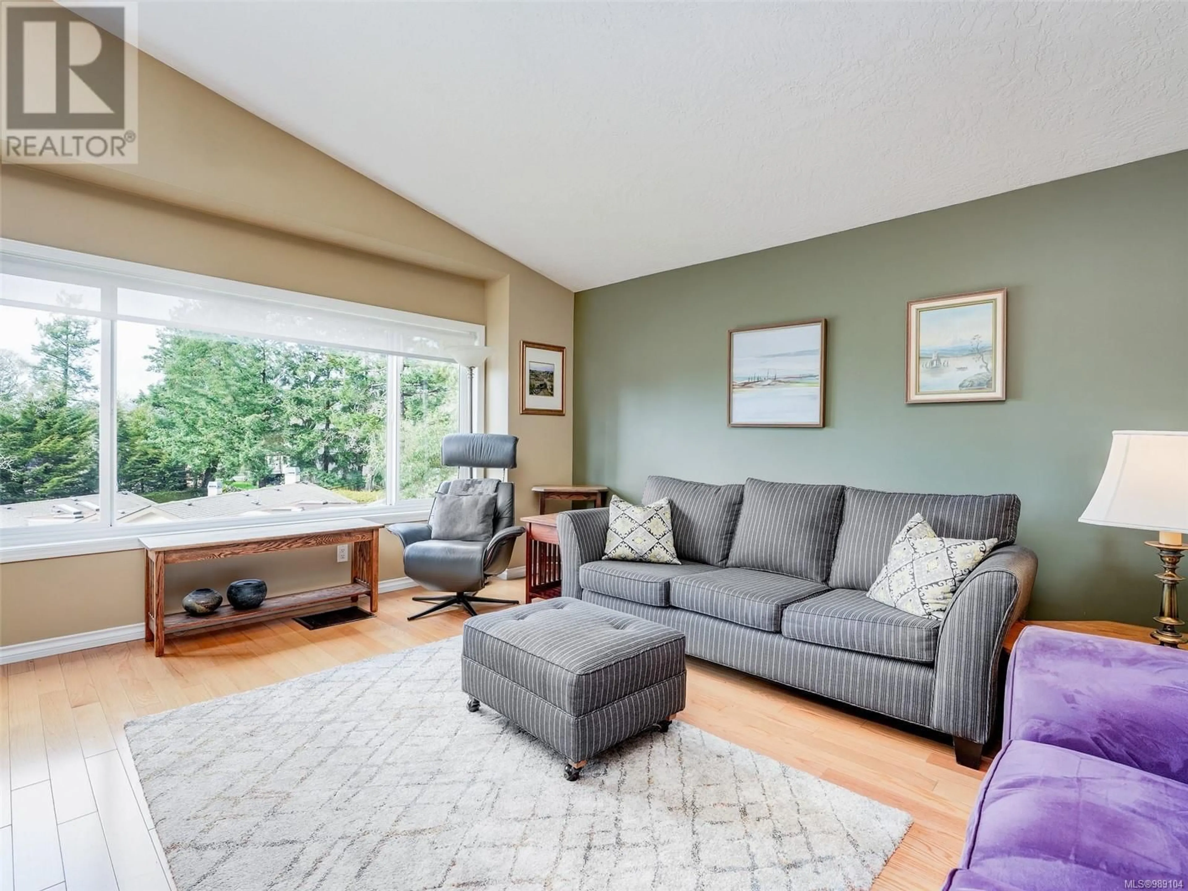 Living room with furniture, unknown for 71 901 Kentwood Lane, Saanich British Columbia V8Y2Y7