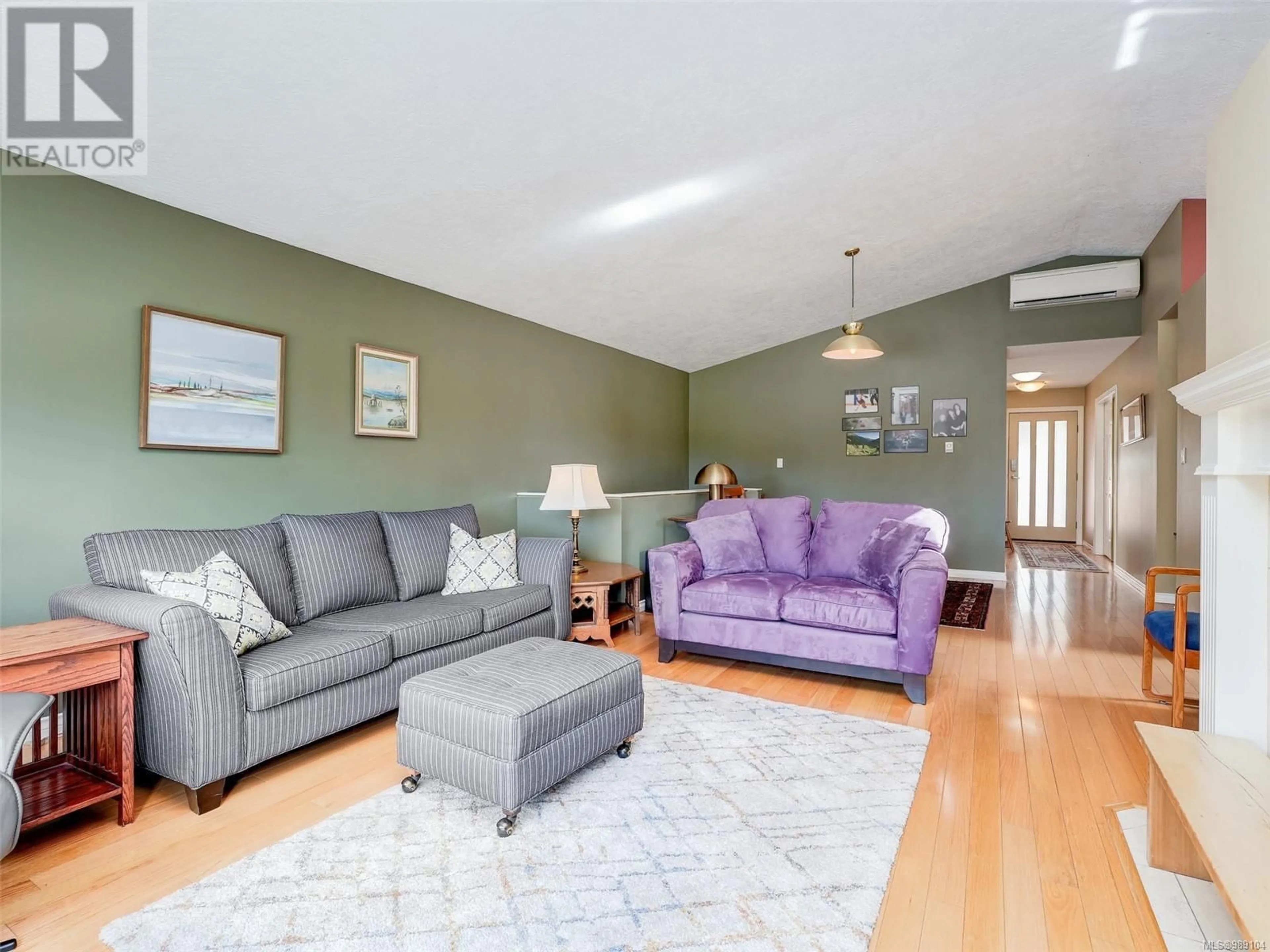 Living room with furniture, unknown for 71 901 Kentwood Lane, Saanich British Columbia V8Y2Y7