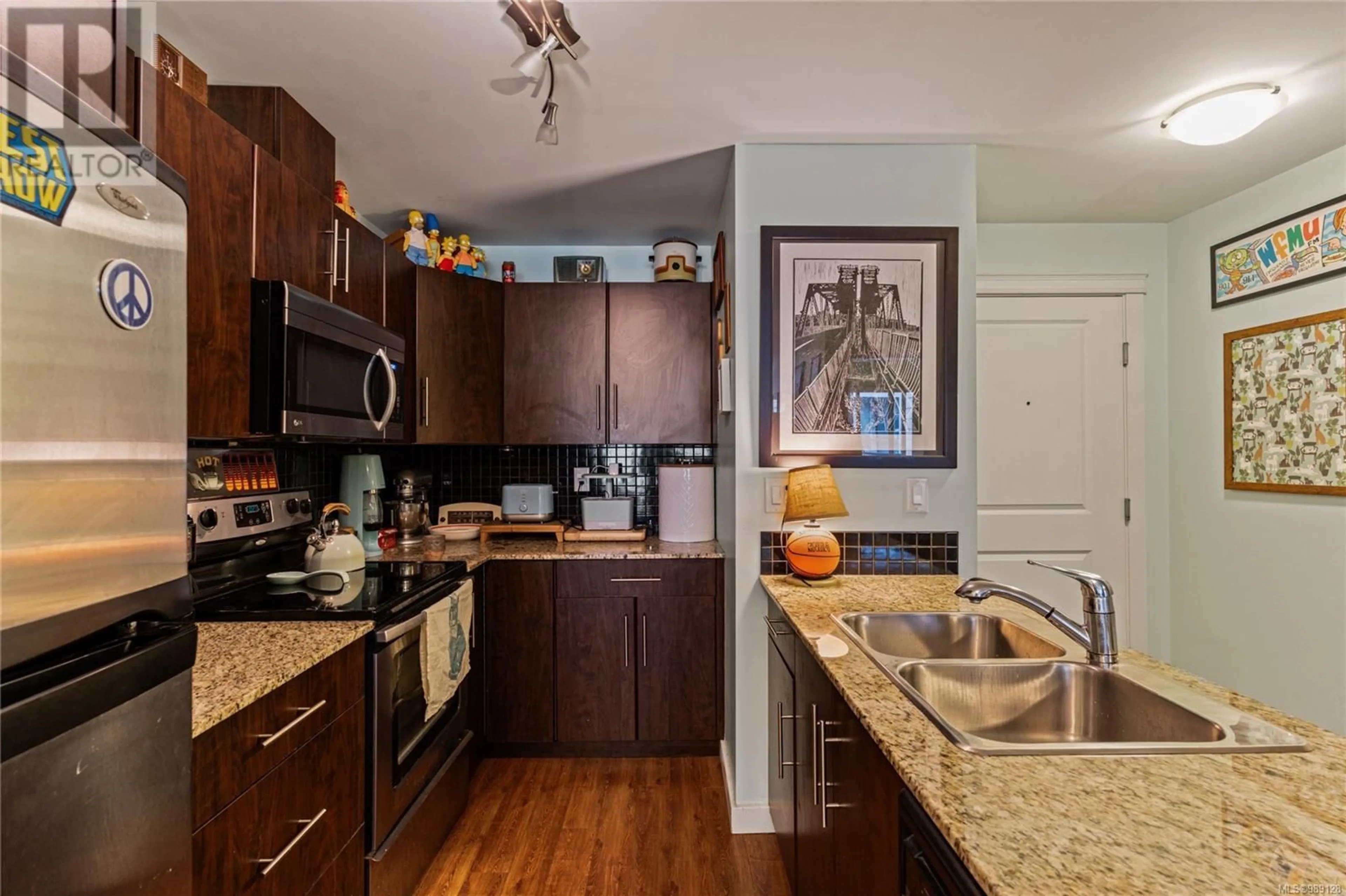Standard kitchen, unknown for 404 - 1405 ESQUIMALT ROAD, Esquimalt British Columbia V9A0A4