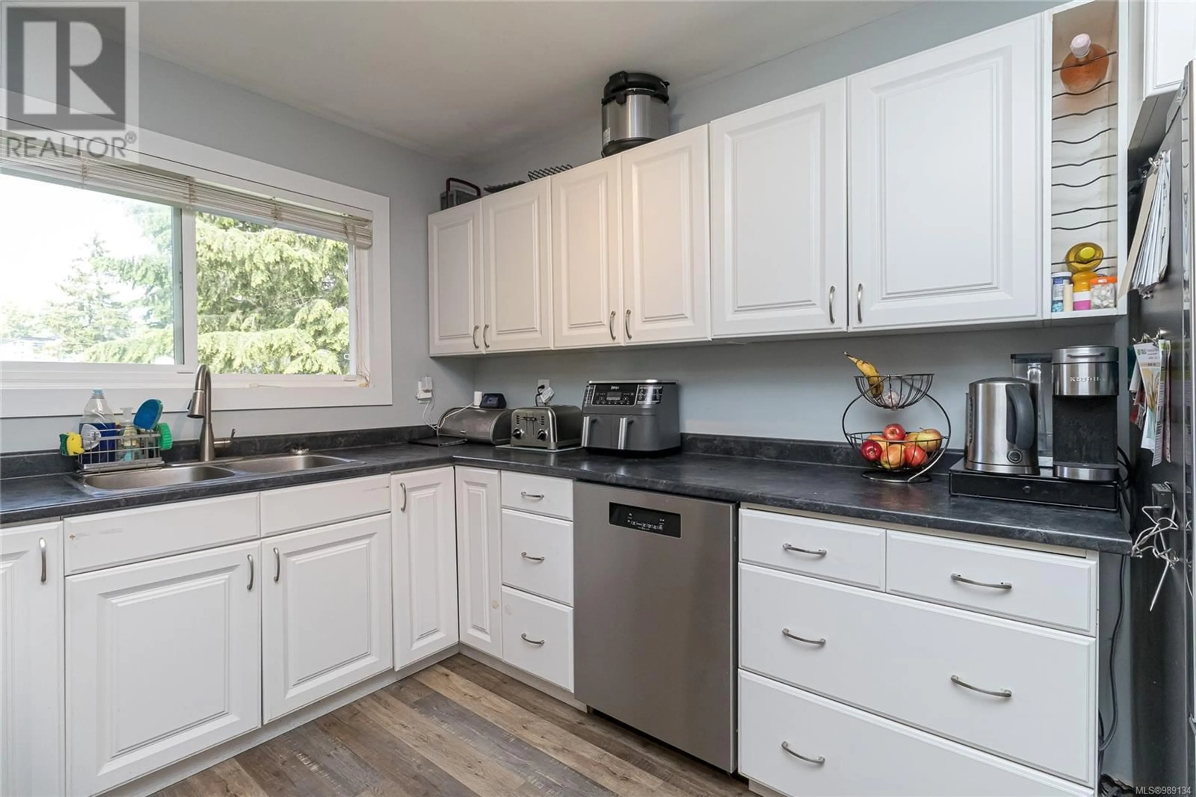 Standard kitchen, unknown for 17 2771 Spencer Rd, Langford British Columbia V9B4E2