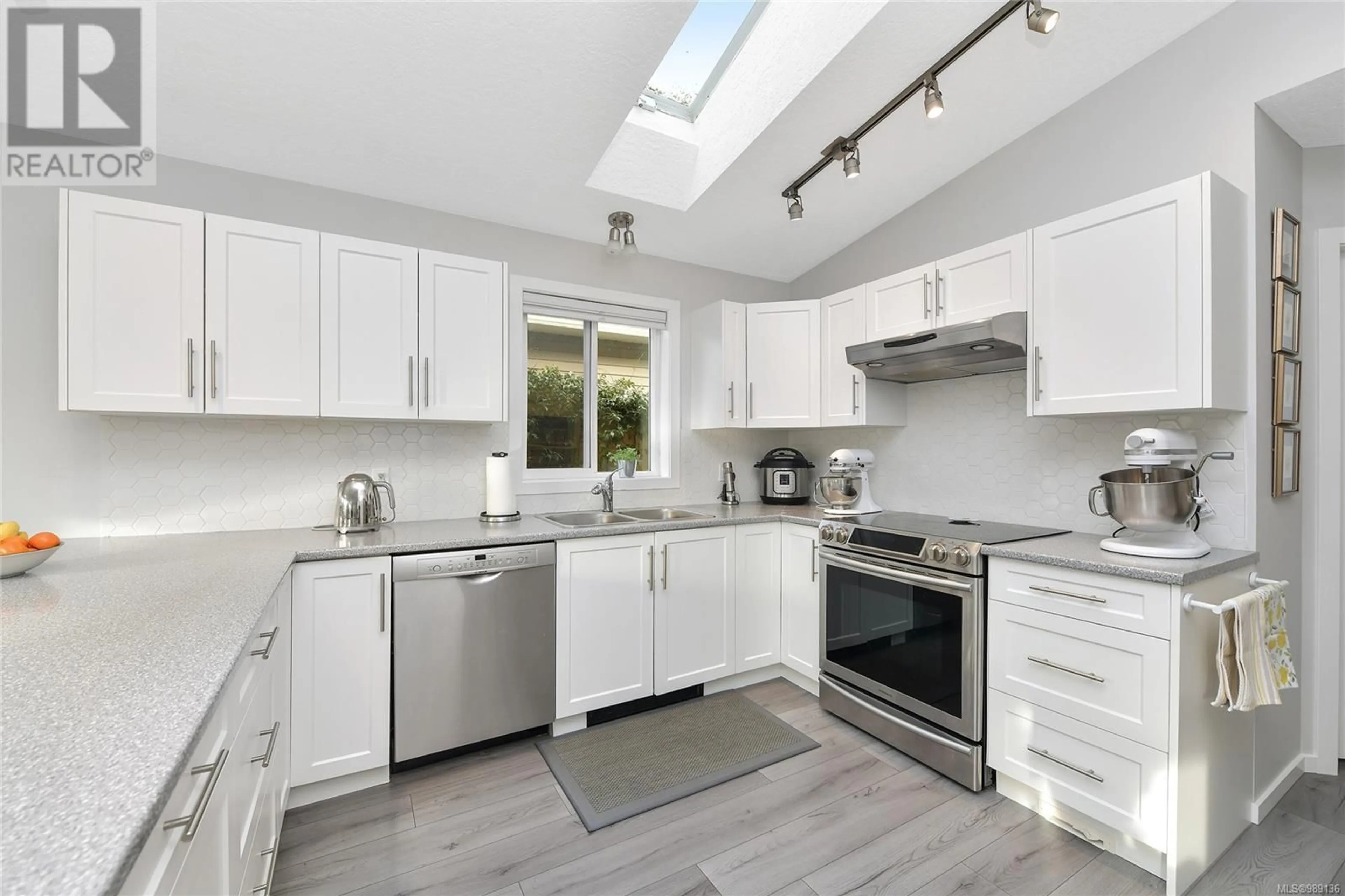 Open concept kitchen, unknown for 51 - 7586 TETAYUT ROAD, Central Saanich British Columbia V8M0B4