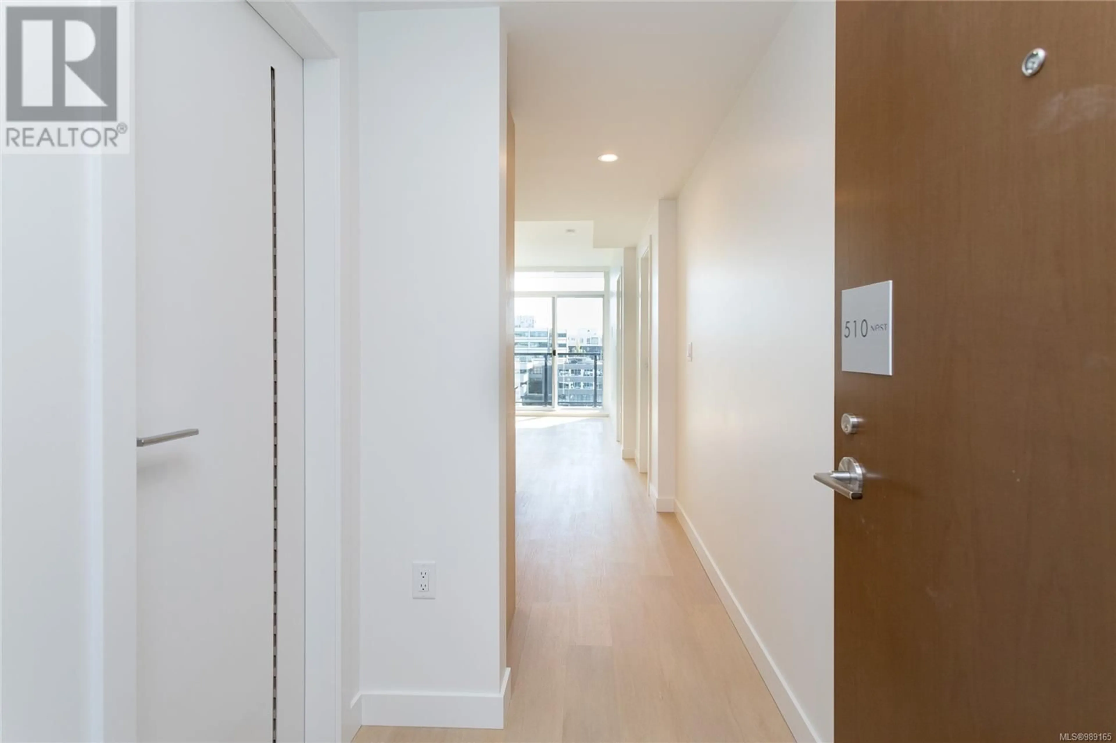 Indoor foyer for 510 1100 Yates St, Victoria British Columbia V8V0H5