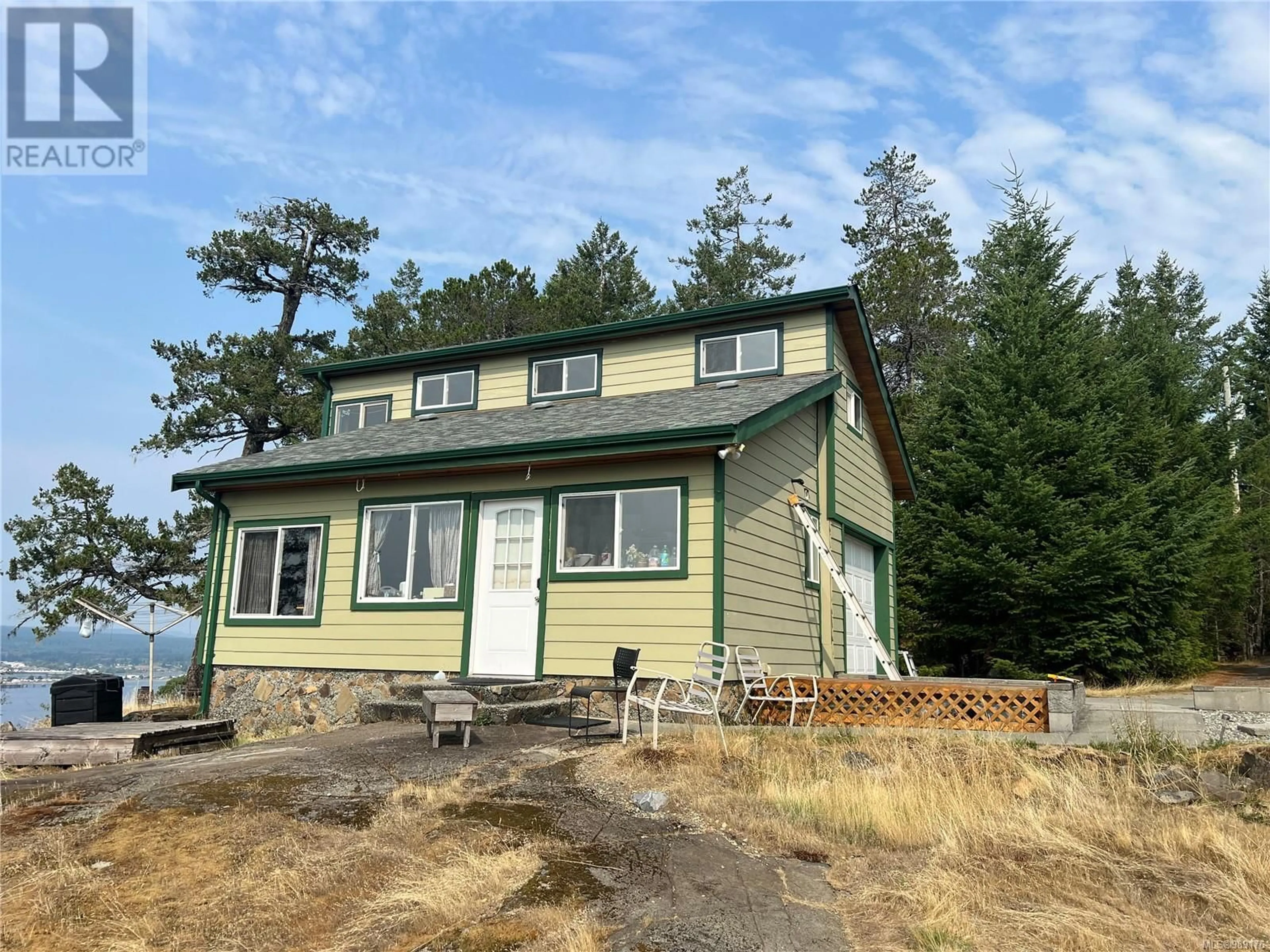 Home with vinyl exterior material, building for 5 - 620 HELANTON ROAD, Quadra Island British Columbia V0P1N0