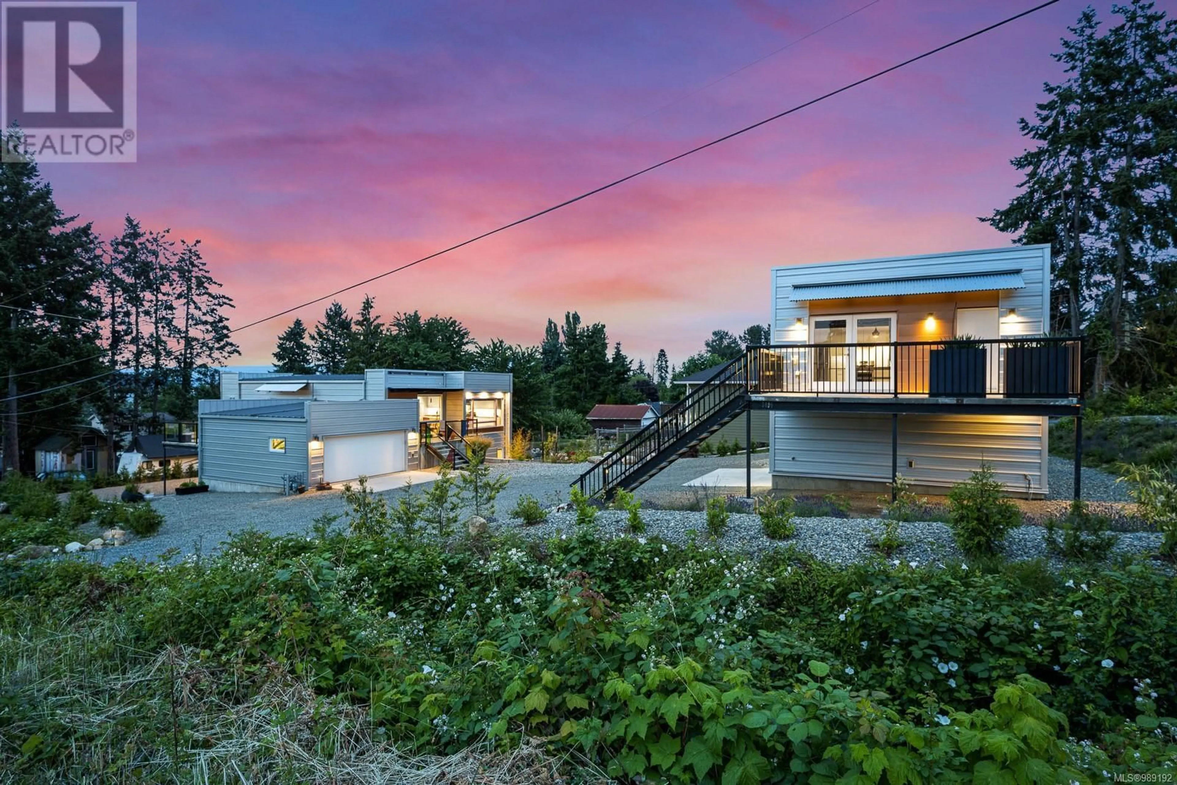 Patio, mountain view for 3855/3857 WARREN AVENUE, Royston British Columbia V0R2V0