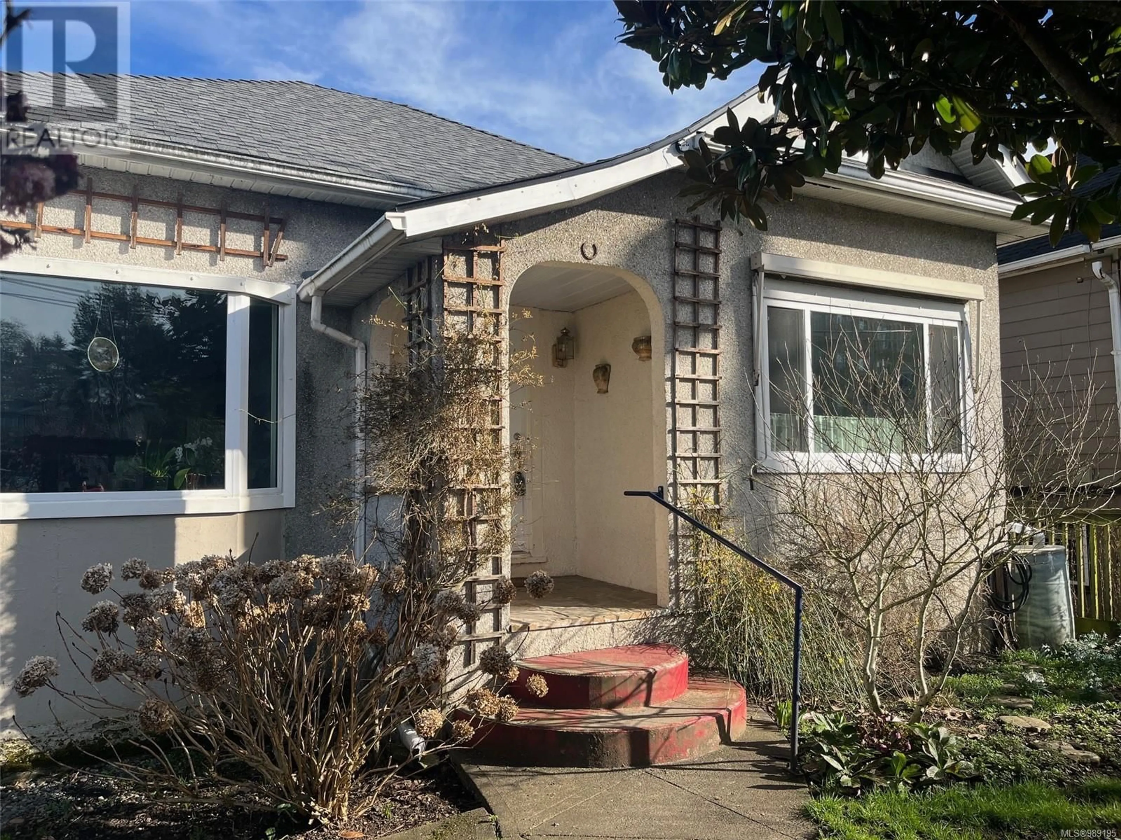 Home with vinyl exterior material, street for 237 VICTORIA ROAD, Nanaimo British Columbia V9R4P7