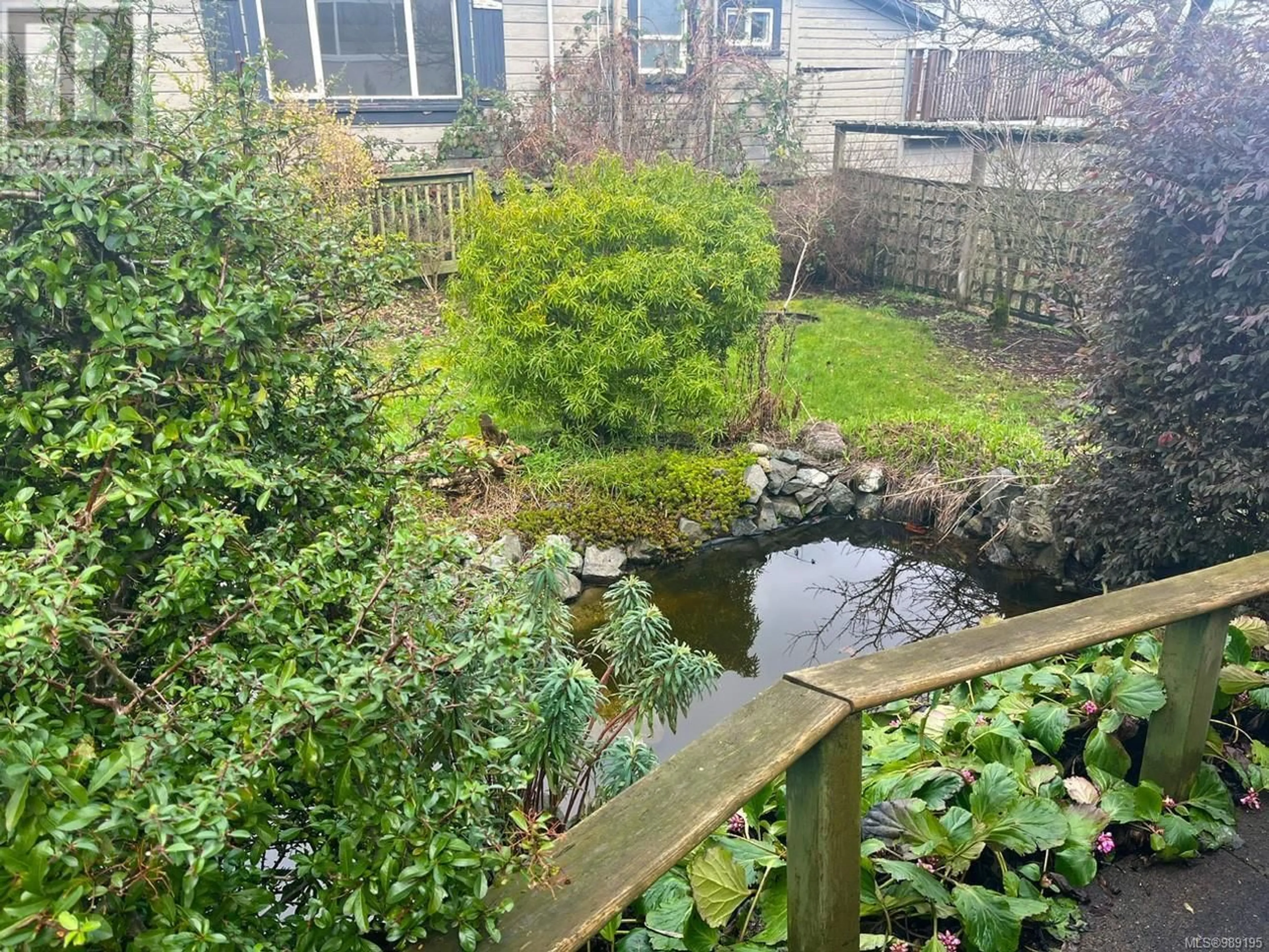 A pic from outside/outdoor area/front of a property/back of a property/a pic from drone, water/lake/river/ocean view for 237 VICTORIA ROAD, Nanaimo British Columbia V9R4P7