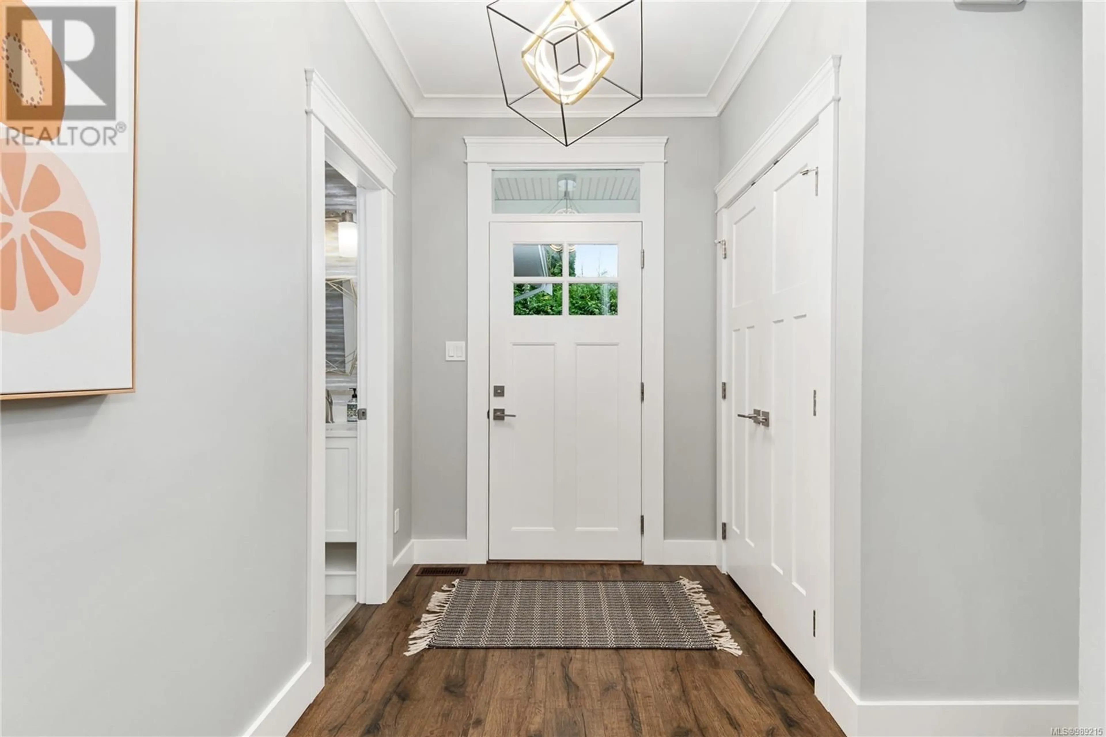 Indoor entryway for D 993 Prestwick Pl, Courtenay British Columbia V9N0E1