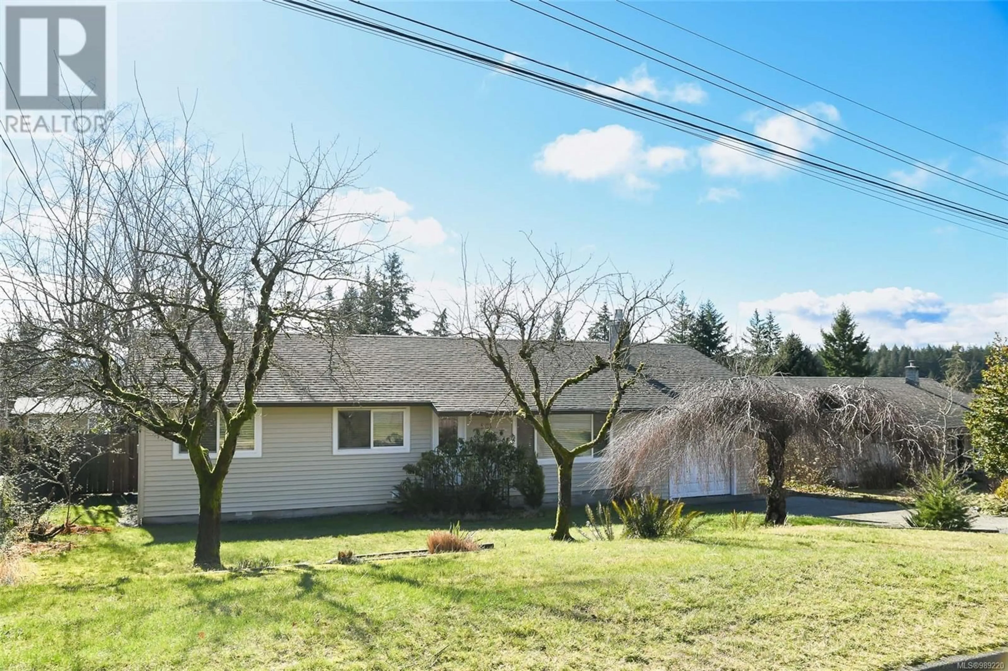 A pic from outside/outdoor area/front of a property/back of a property/a pic from drone, street for 581 Sandowne Dr, Campbell River British Columbia V9W5G9