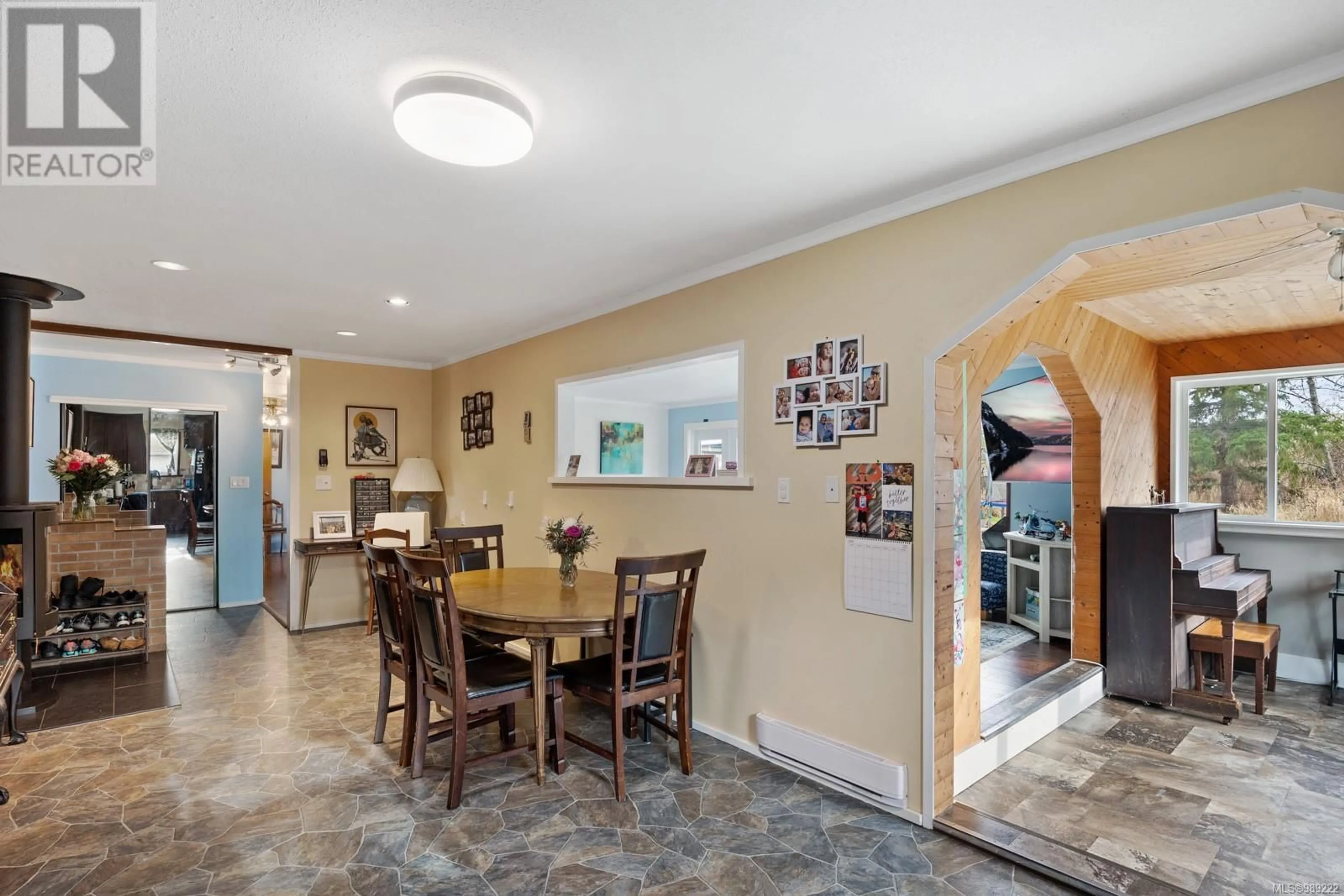 Dining room, ceramic/tile floor for 3011 Royston Rd, Cumberland British Columbia V0R1S0