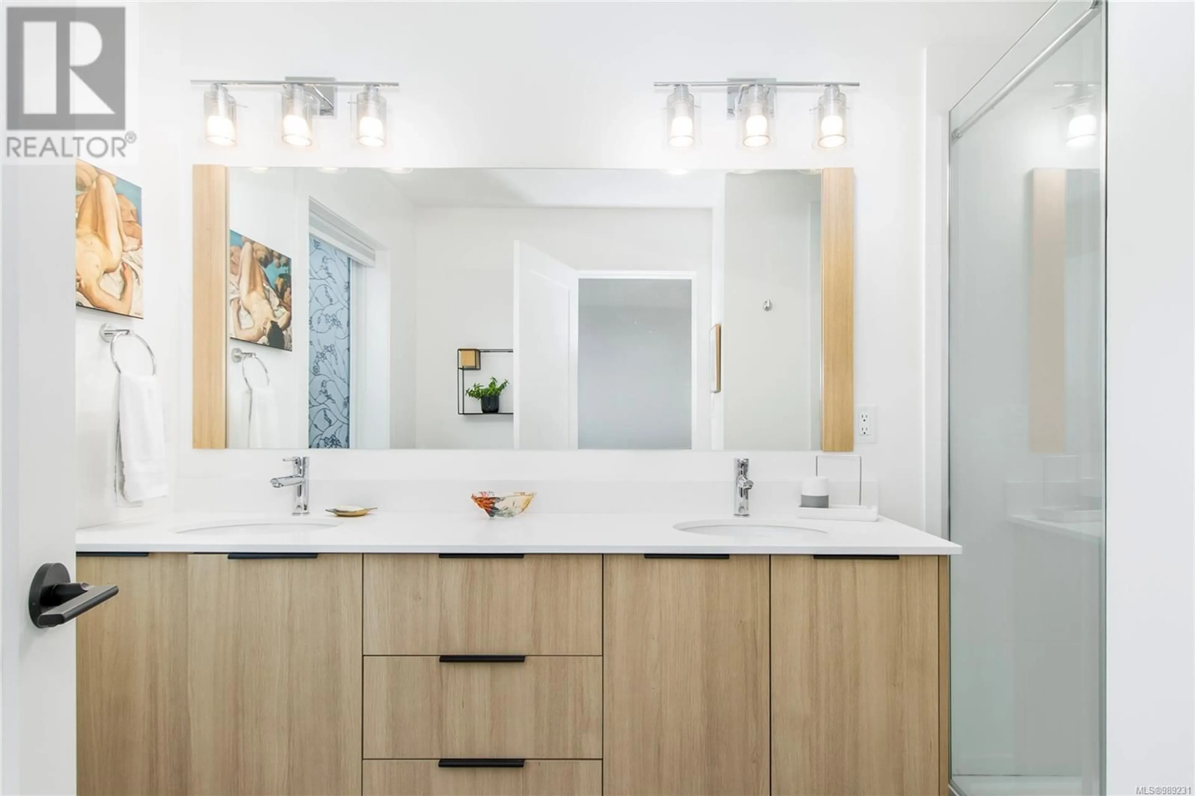 Contemporary bathroom, ceramic/tile floor for 26 2310 Guthrie Rd, Comox British Columbia V9M0C6