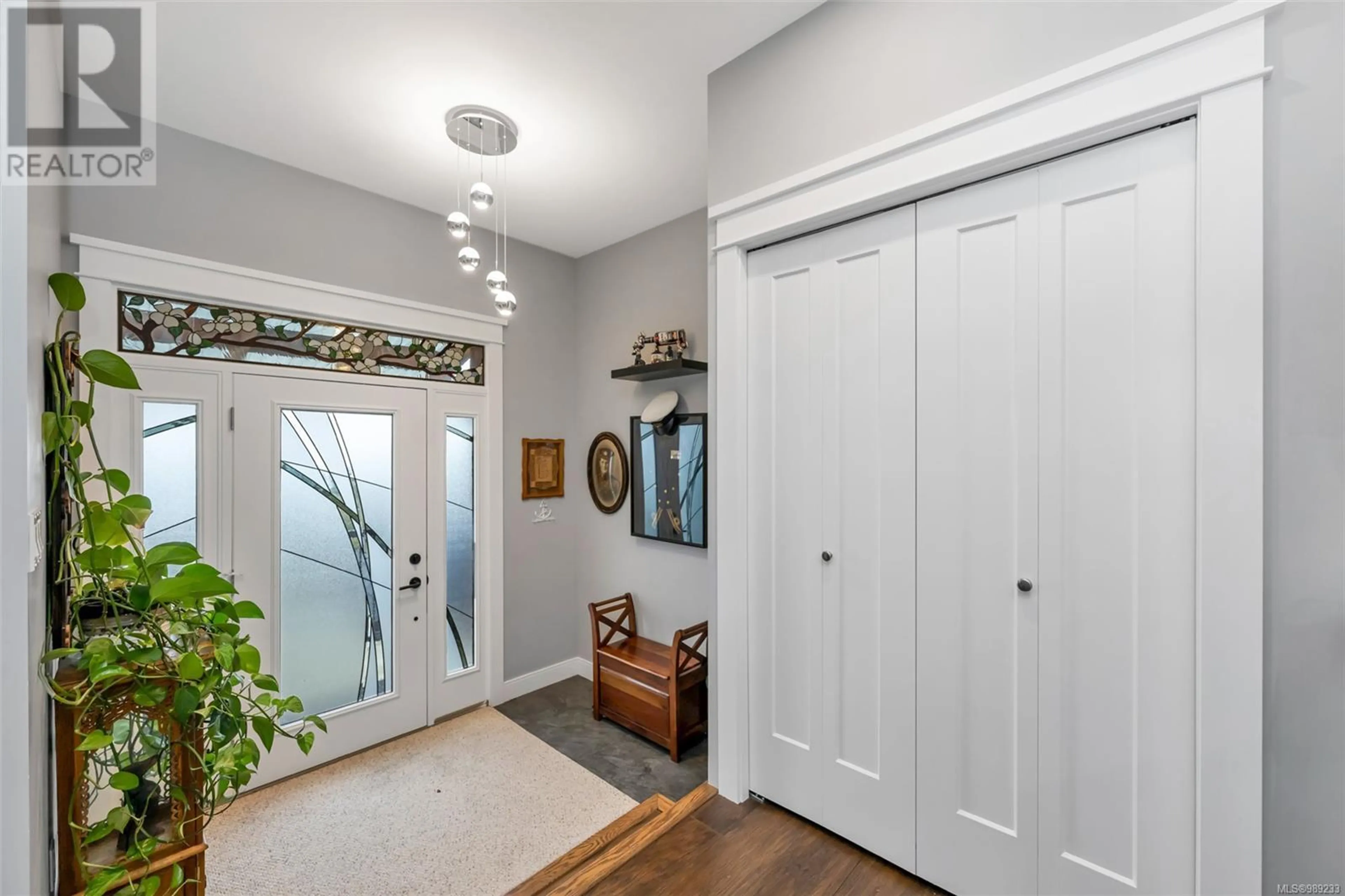 Indoor entryway for 6204 Lower Chippewa Rd, Duncan British Columbia V9L5P8