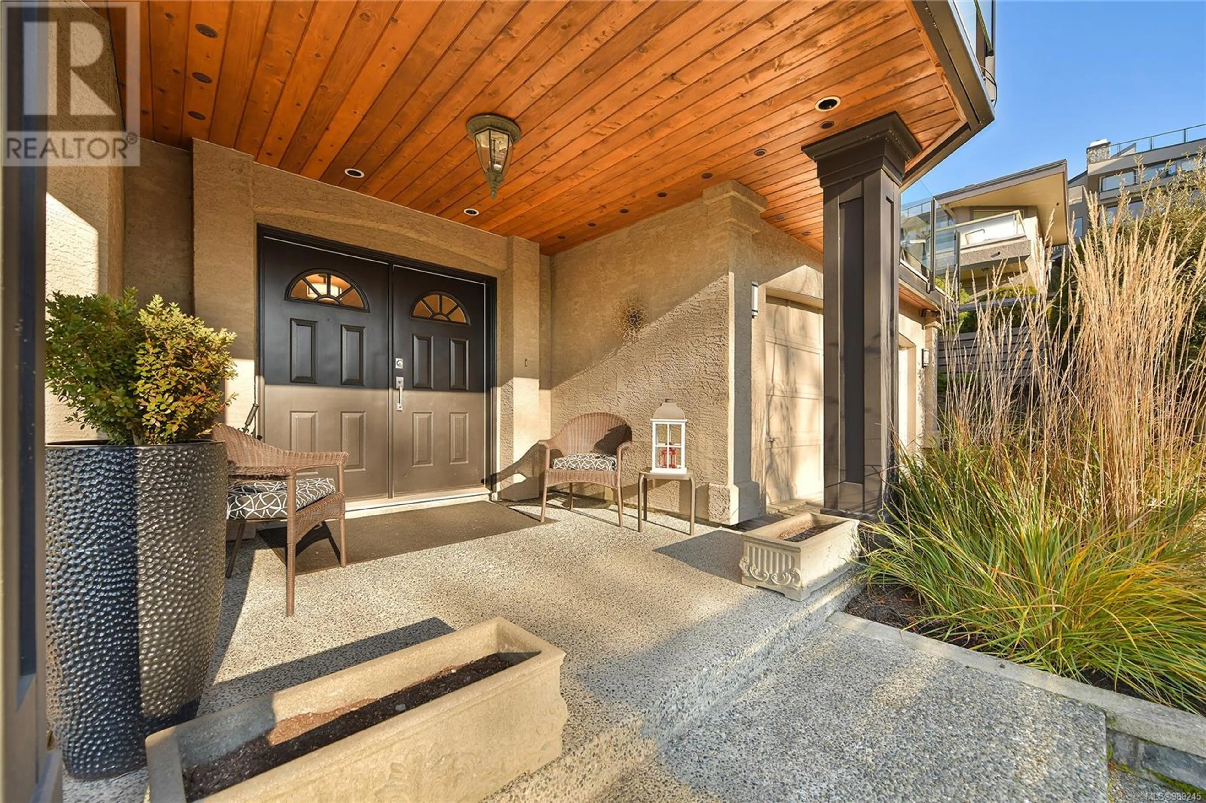 Indoor entryway for 1907 Quixote Lane, Victoria British Columbia V8S5L5