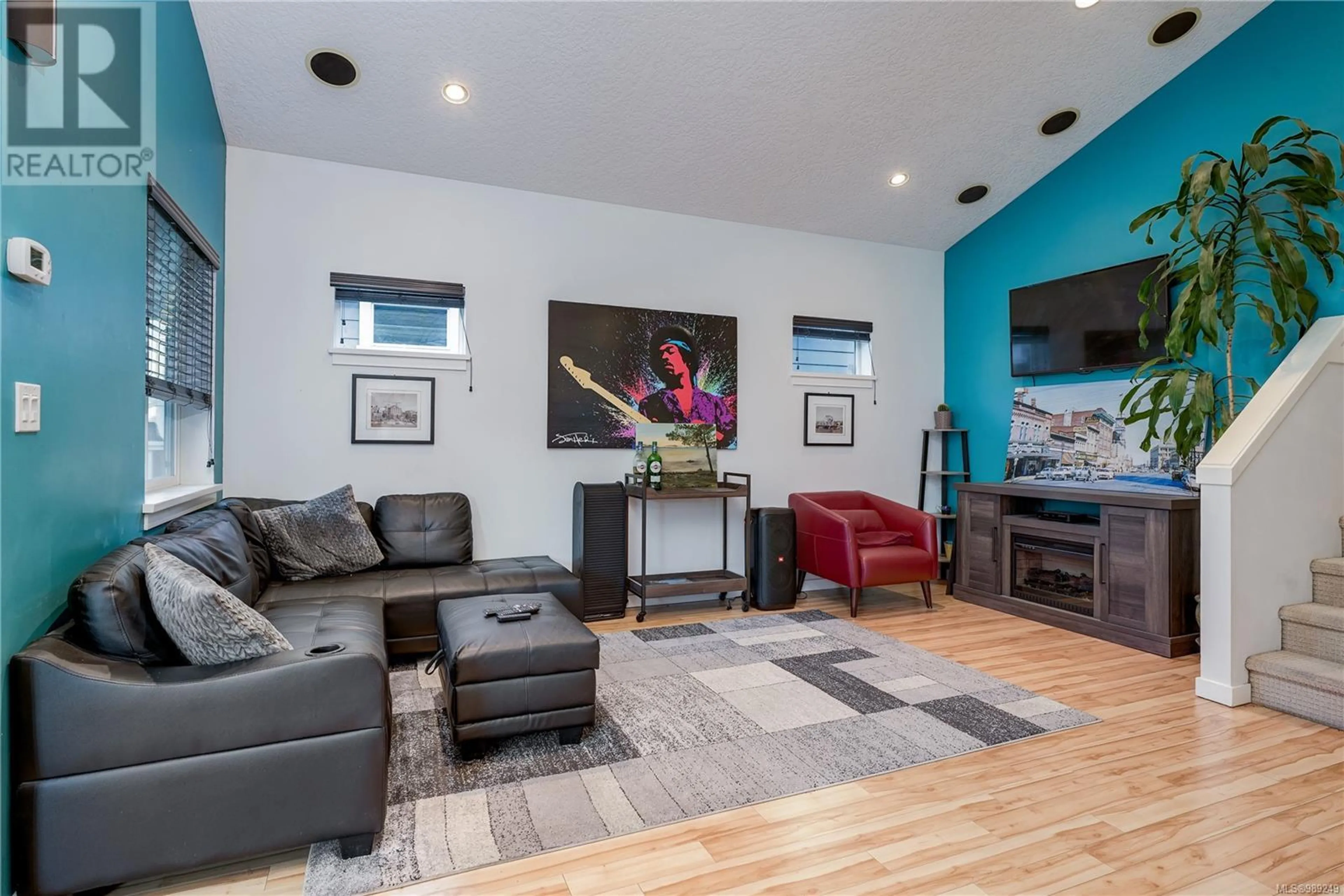 Living room with furniture, wood/laminate floor for 3190 Kettle Creek Cres, Langford British Columbia V9B0K6