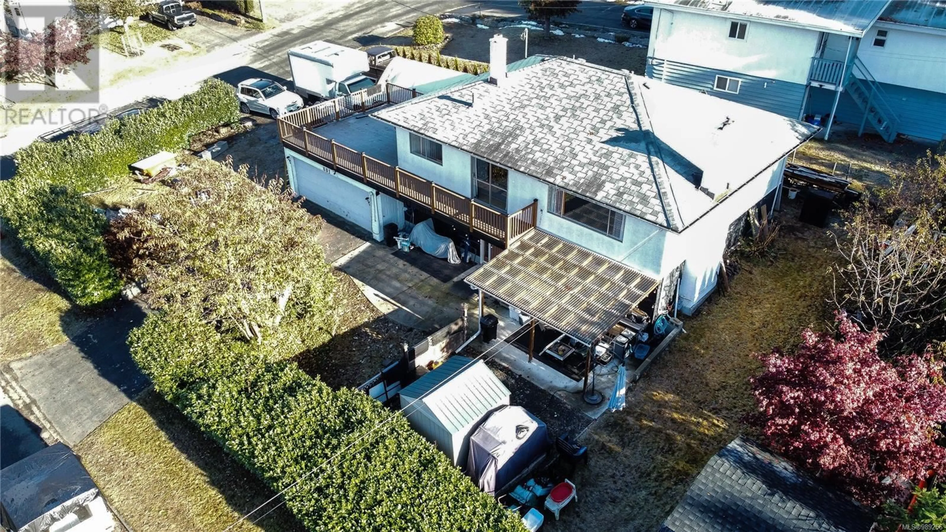 A pic from outside/outdoor area/front of a property/back of a property/a pic from drone, street for 601 WARDEN Cds, Campbell River British Columbia V9W3Y4