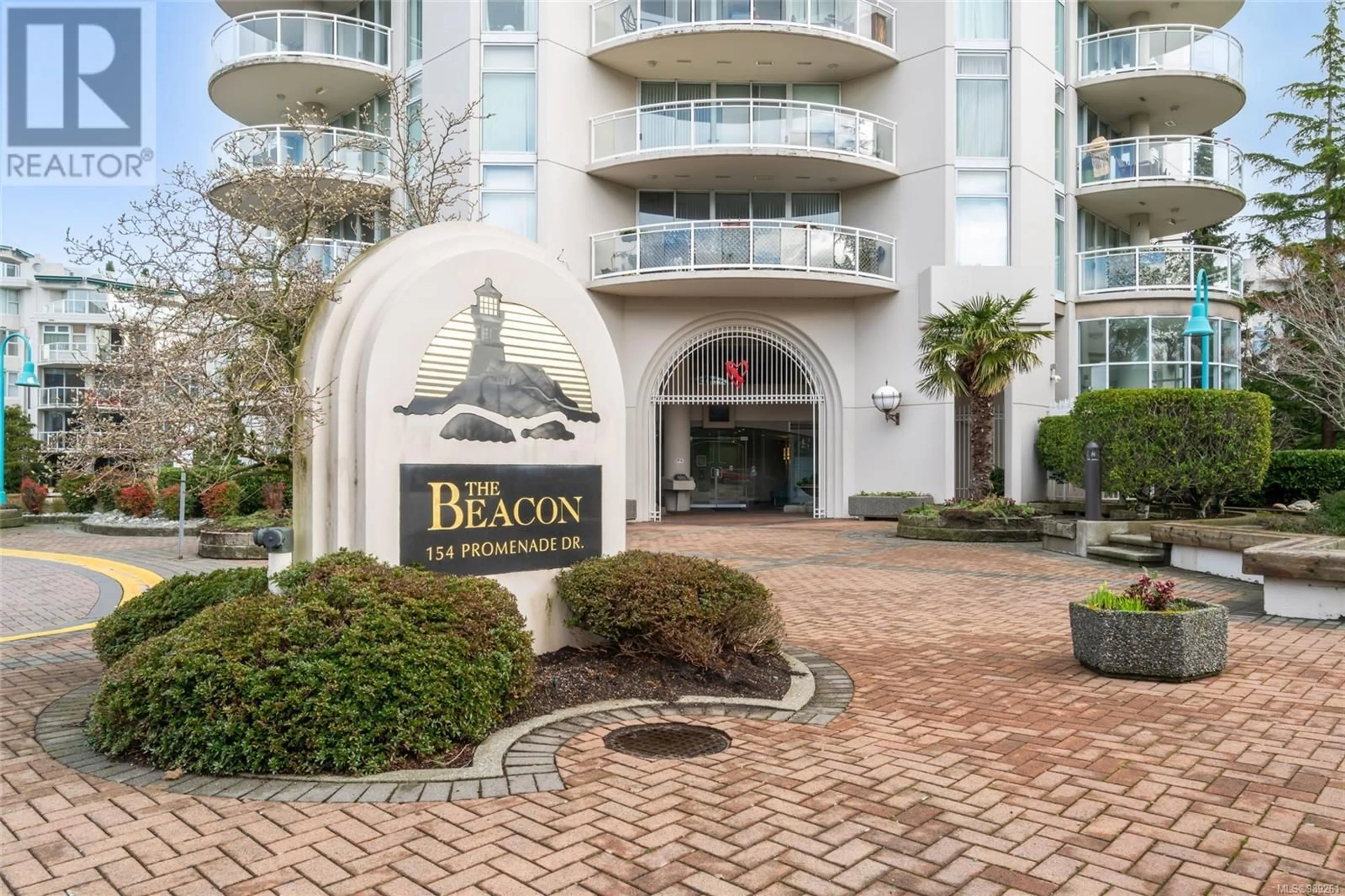 Indoor foyer for 1704 154 Promenade Dr, Nanaimo British Columbia V9R6Y3