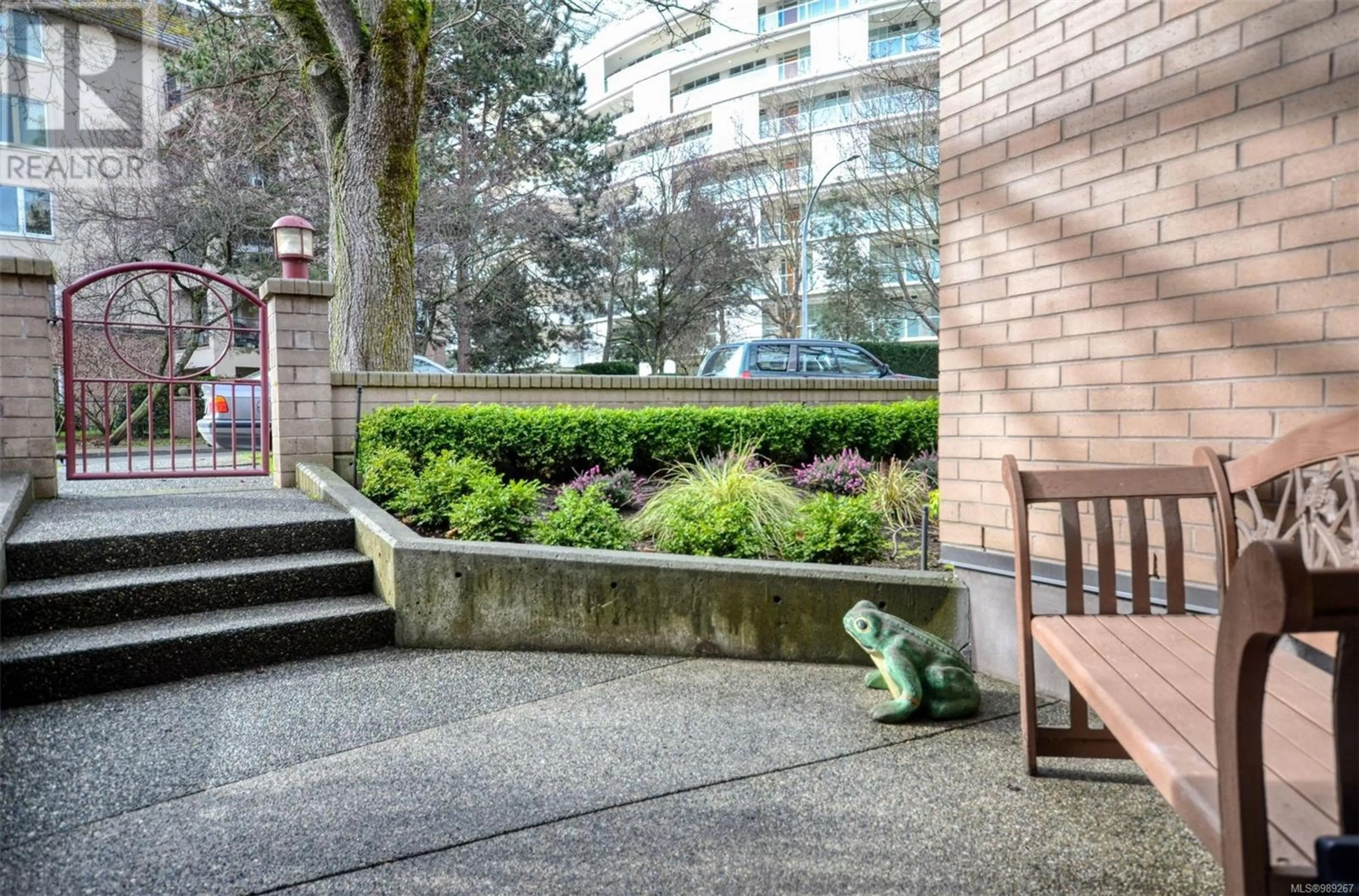 Patio, street for 2 33 Songhees Rd NW, Victoria British Columbia V9A7M6