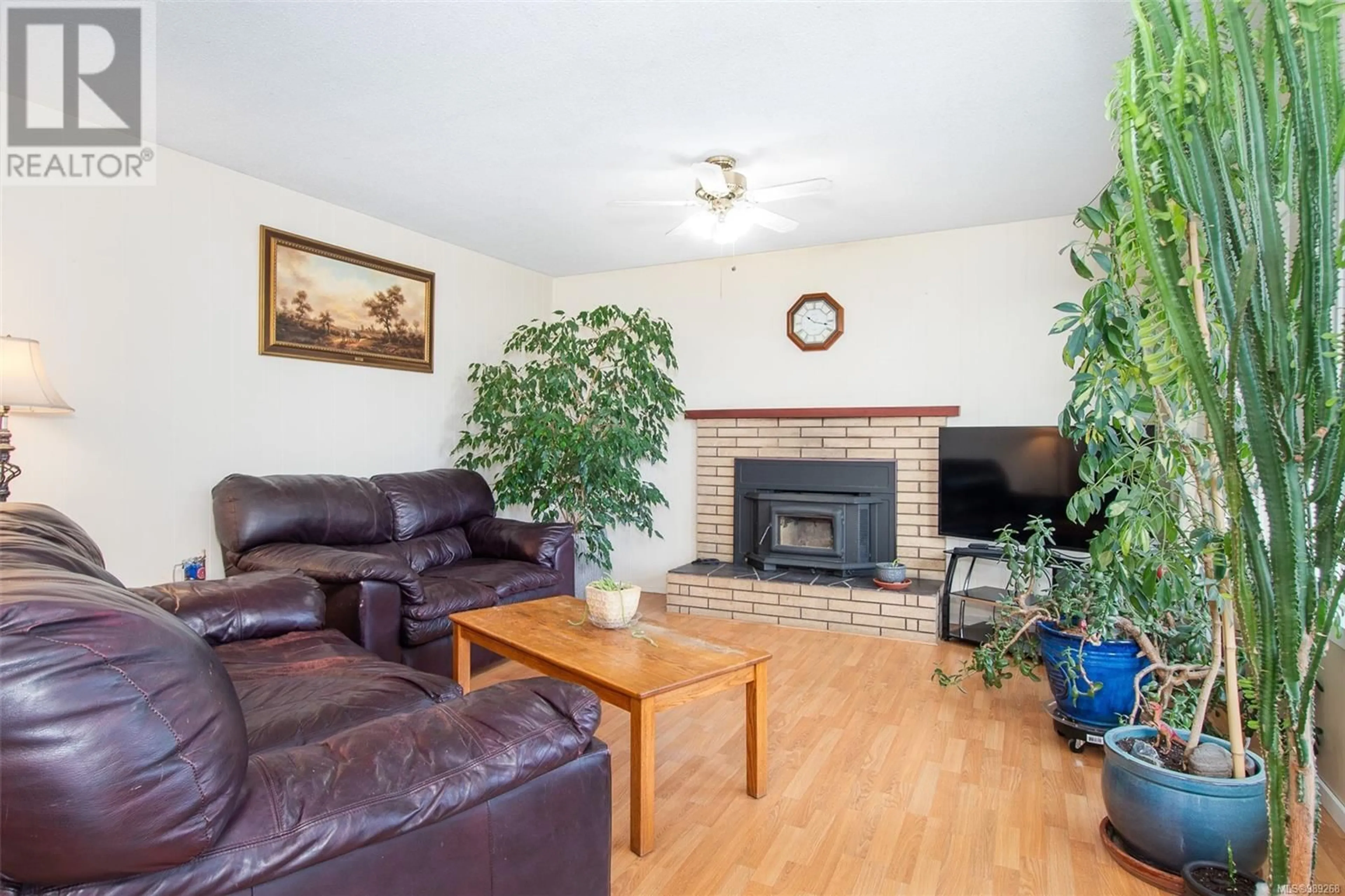 Living room with furniture, wood/laminate floor for 738 Ralph Hutton Dr, Campbell River British Columbia V9W2A4