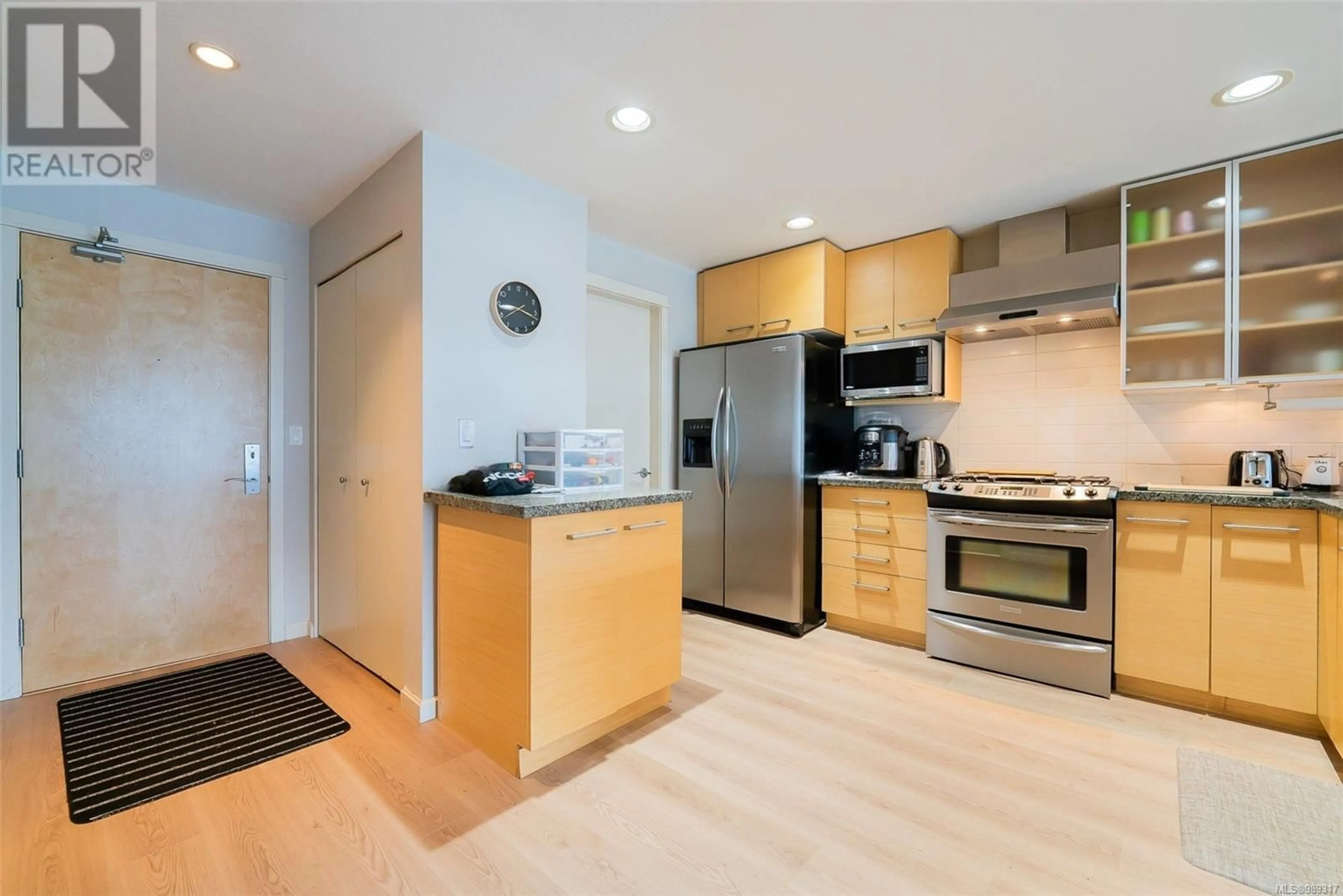 Standard kitchen, unknown for 208 - 38 FRONT STREET, Nanaimo British Columbia V9R0B8