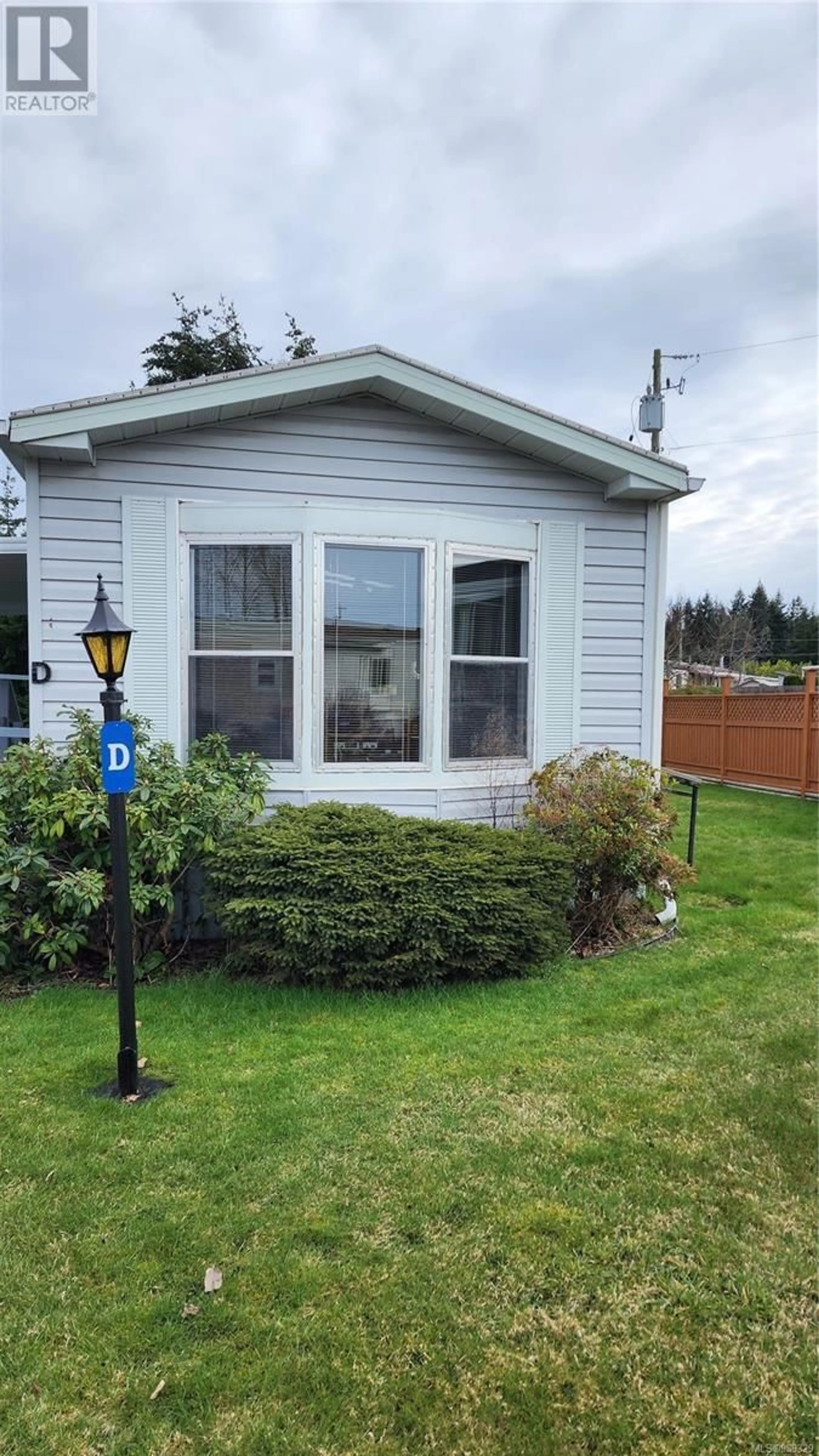 Home with vinyl exterior material, street for D 394 Craig St, Parksville British Columbia V9P1L4