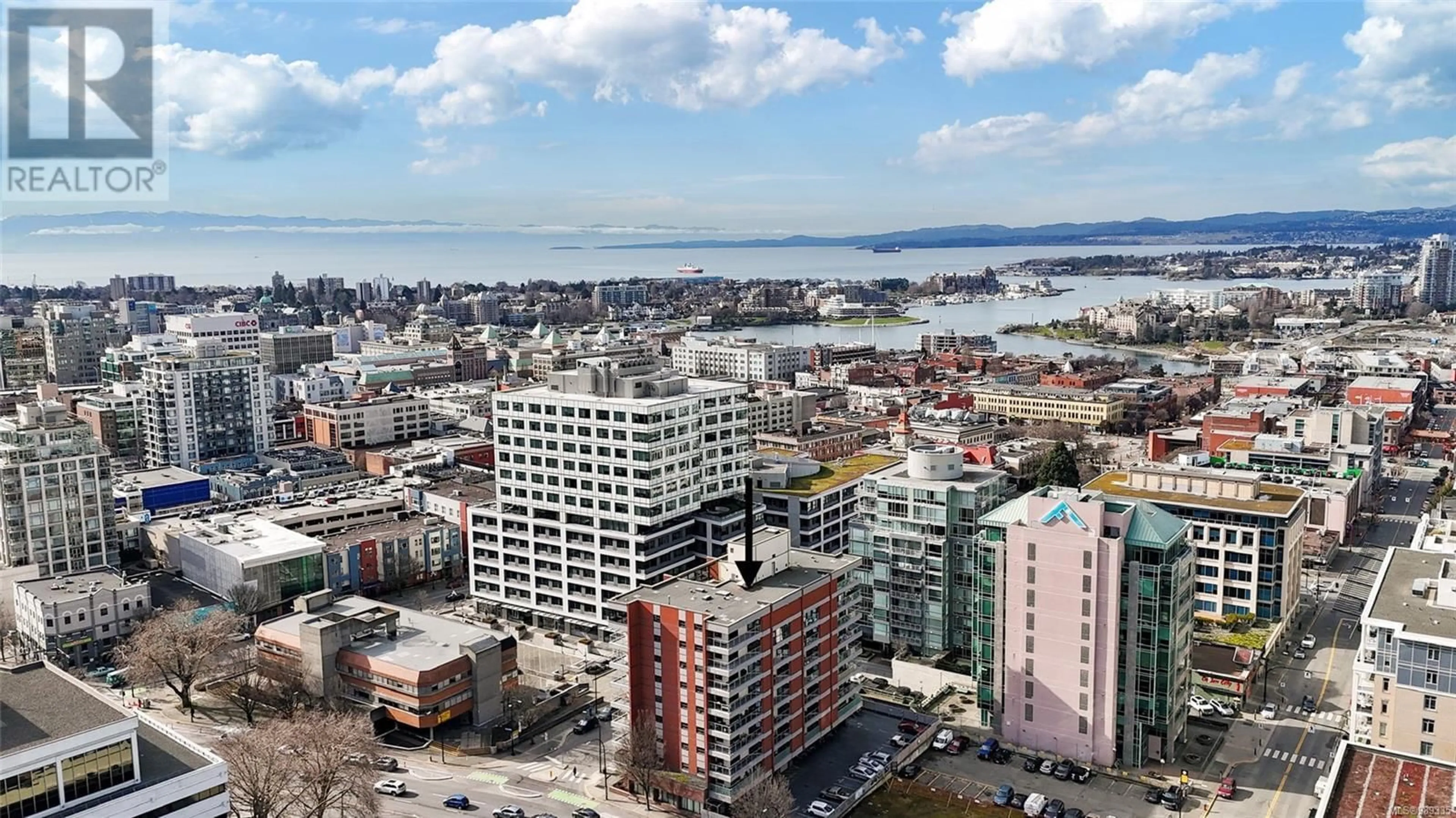 A pic from outside/outdoor area/front of a property/back of a property/a pic from drone, city buildings view from balcony for 504 770 Cormorant St, Victoria British Columbia V8W3J3