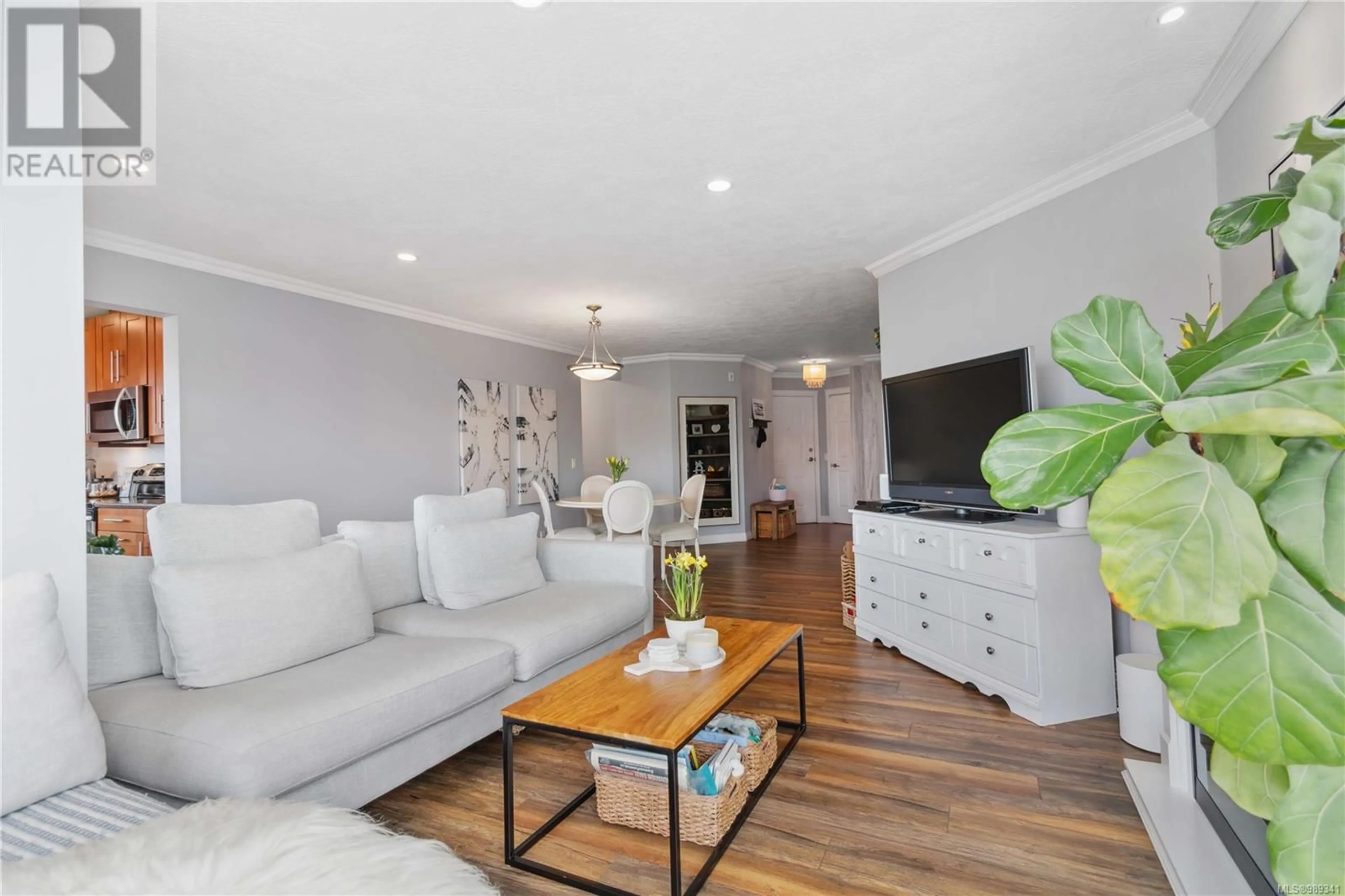 Living room with furniture, wood/laminate floor for 401 1519 Hillside Ave, Victoria British Columbia V8T2C1