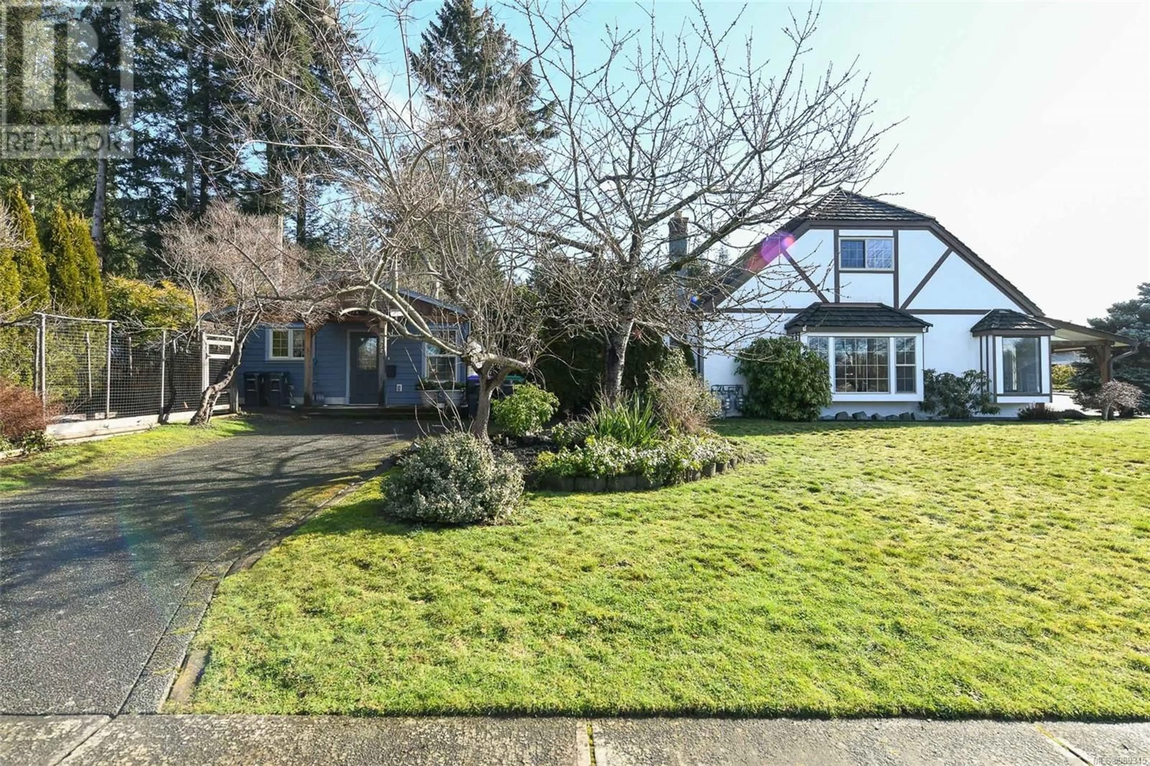 A pic from outside/outdoor area/front of a property/back of a property/a pic from drone, street for 1622 Ascot Ave, Comox British Columbia V9M1A8