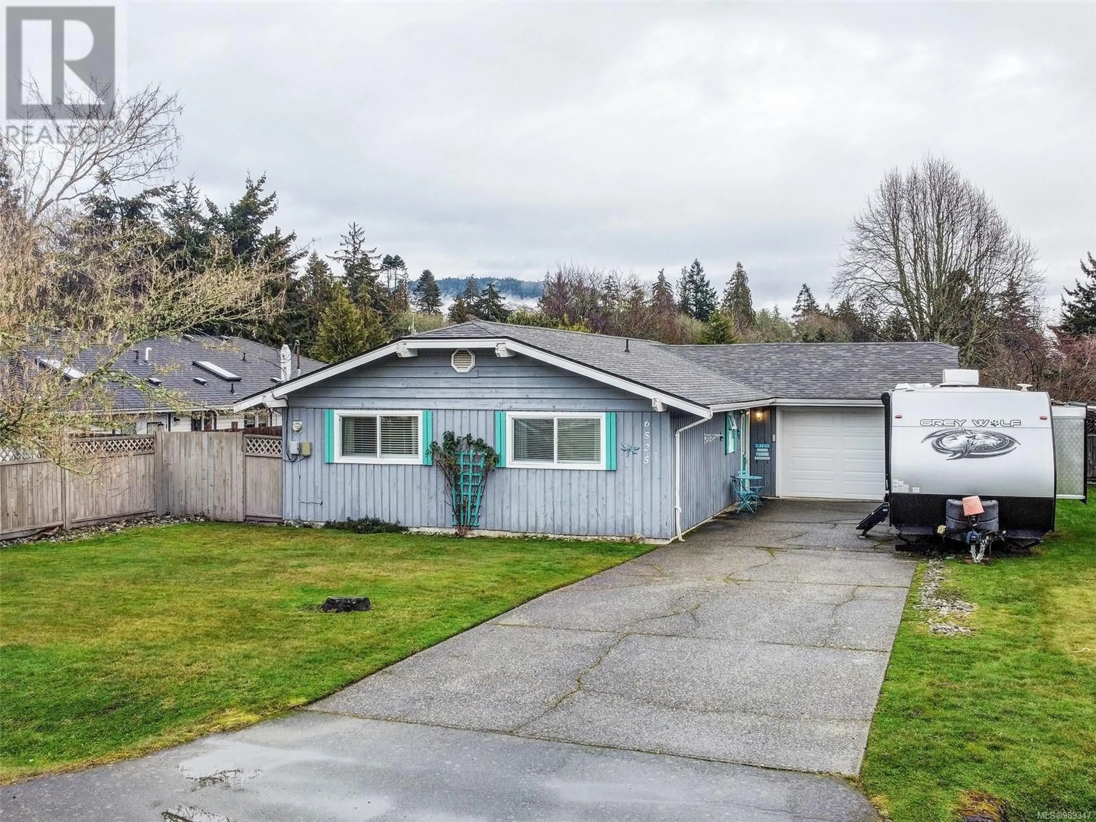 A pic from outside/outdoor area/front of a property/back of a property/a pic from drone, street for 6525 COUNTRY ROAD, Sooke British Columbia V9Z0W9