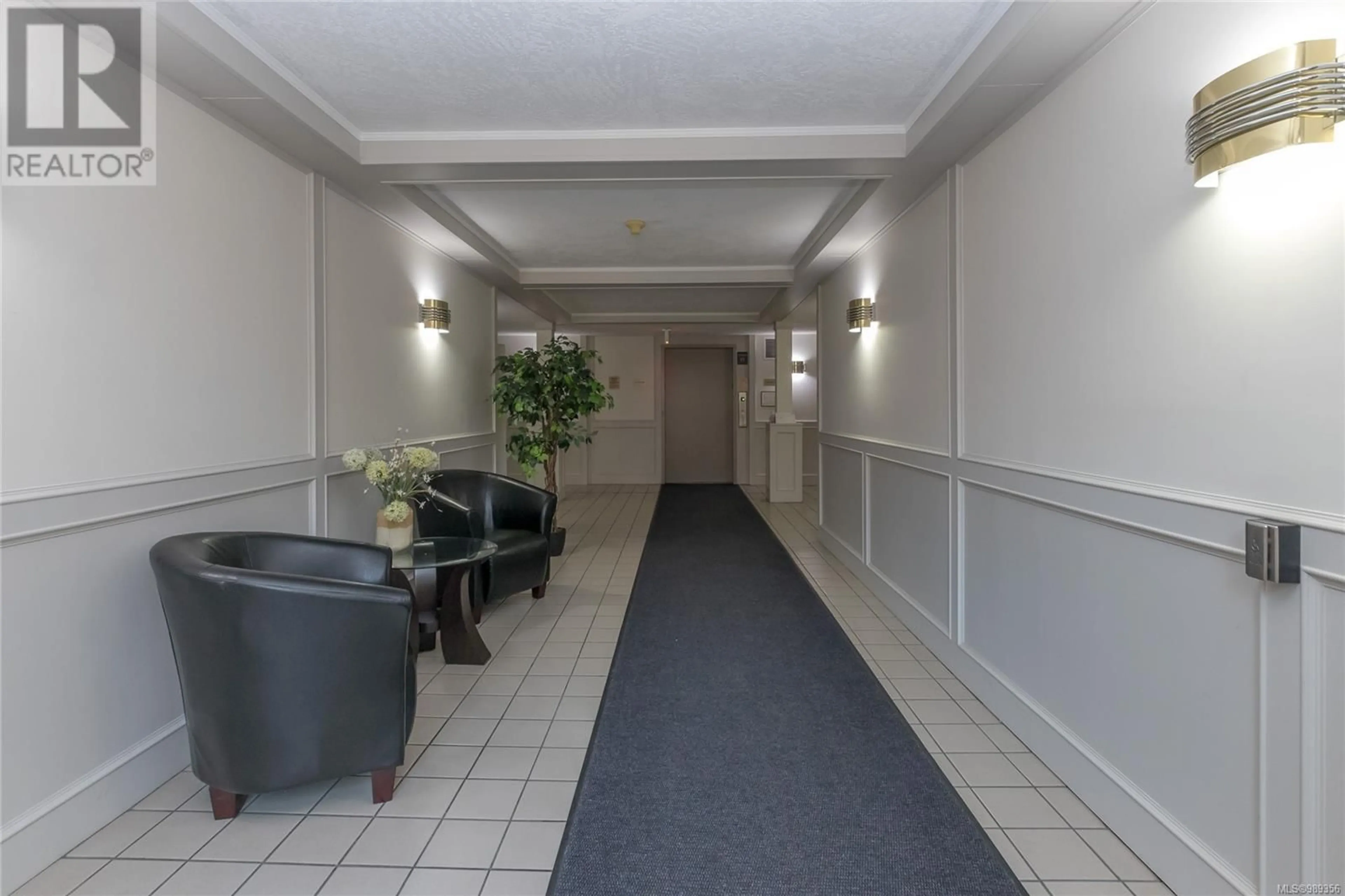 Lobby for 405 - 2311 MILLS ROAD, Sidney British Columbia V8L2C3