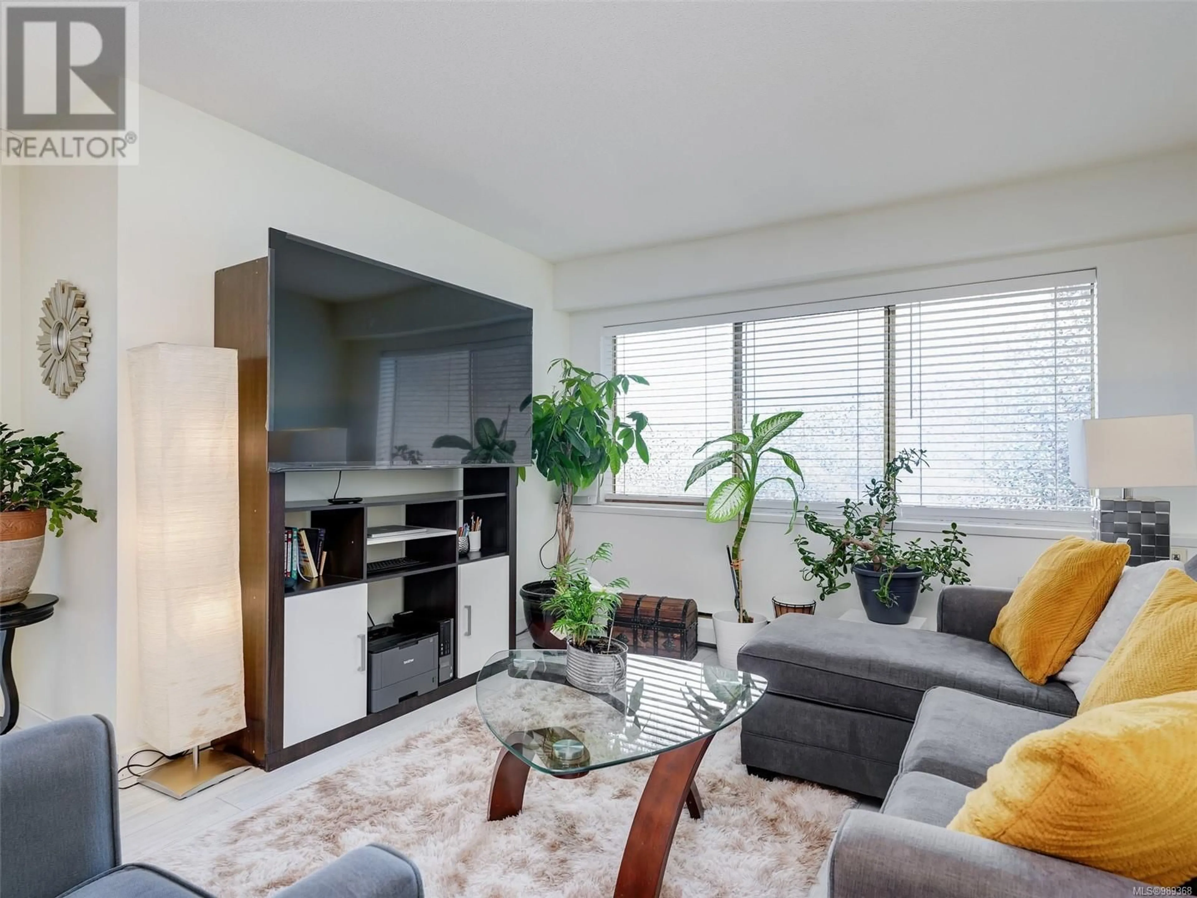 Living room with furniture, unknown for 112 - 964 HEYWOOD AVENUE, Victoria British Columbia V8V2Y5