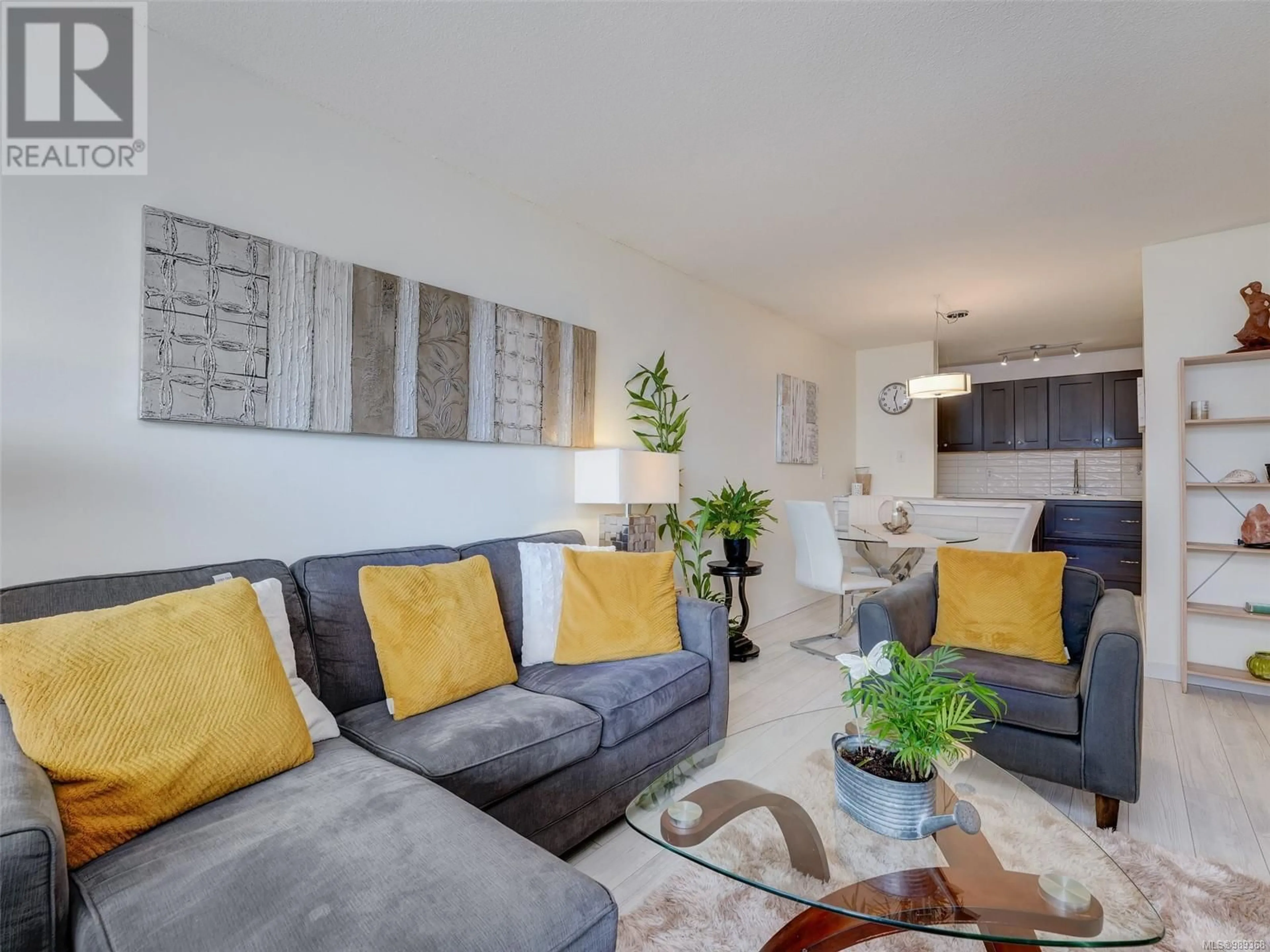 Living room with furniture, unknown for 112 - 964 HEYWOOD AVENUE, Victoria British Columbia V8V2Y5